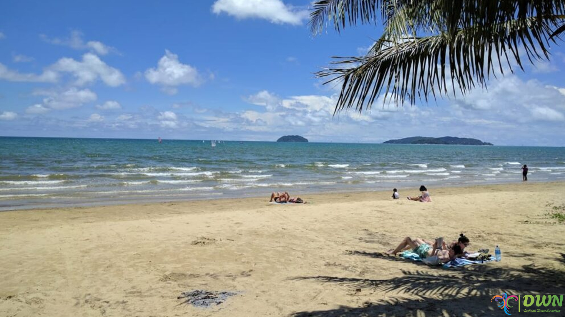 Santai Asyik di Pantai Tanjung Aru: Surga Senja Kota Kinabalu