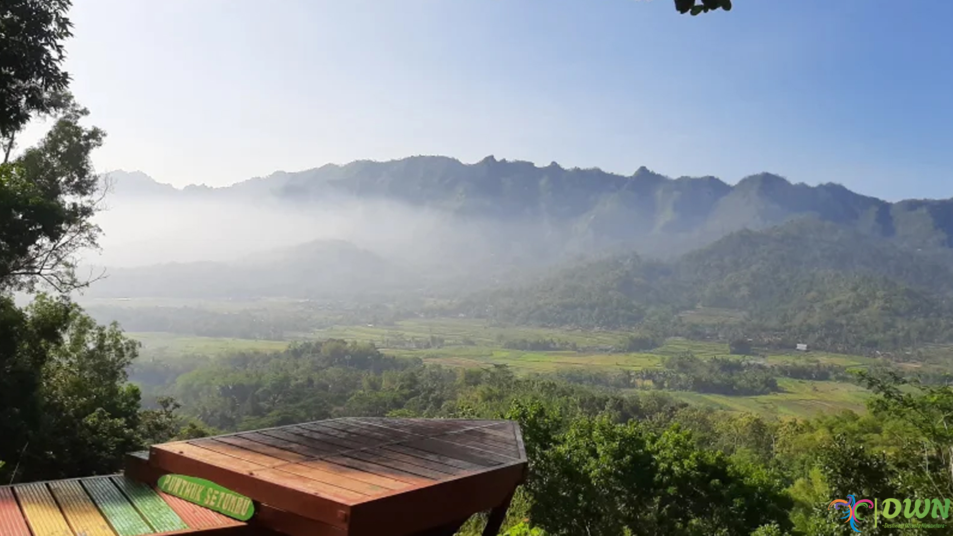 Punthuk Setumbu: Spot Sunrise Paling Ngehits di Jawa Tengah
