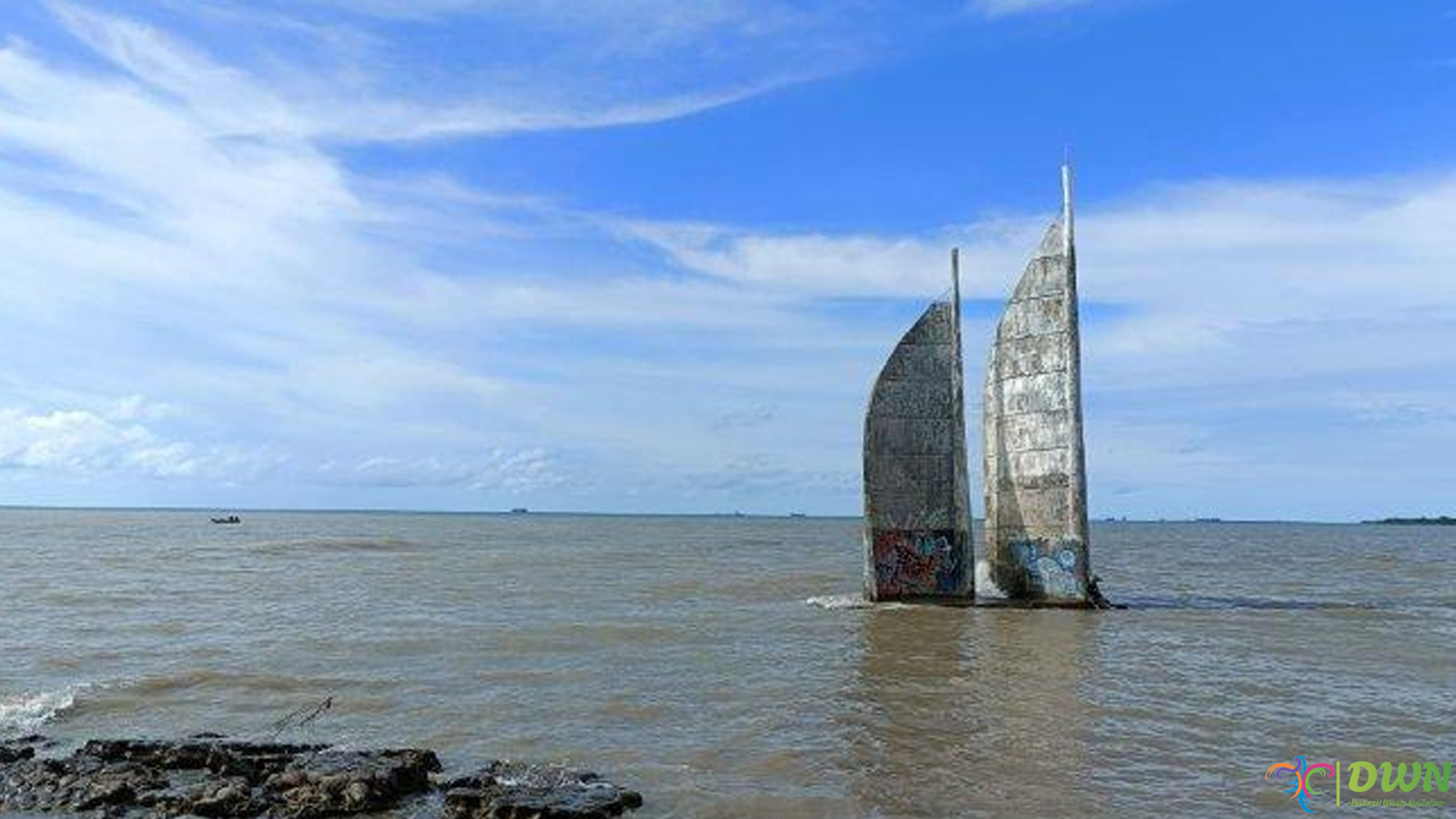 Menyusuri Pantai Tanjung Layar Putih, Spot Eksotis di Makassar