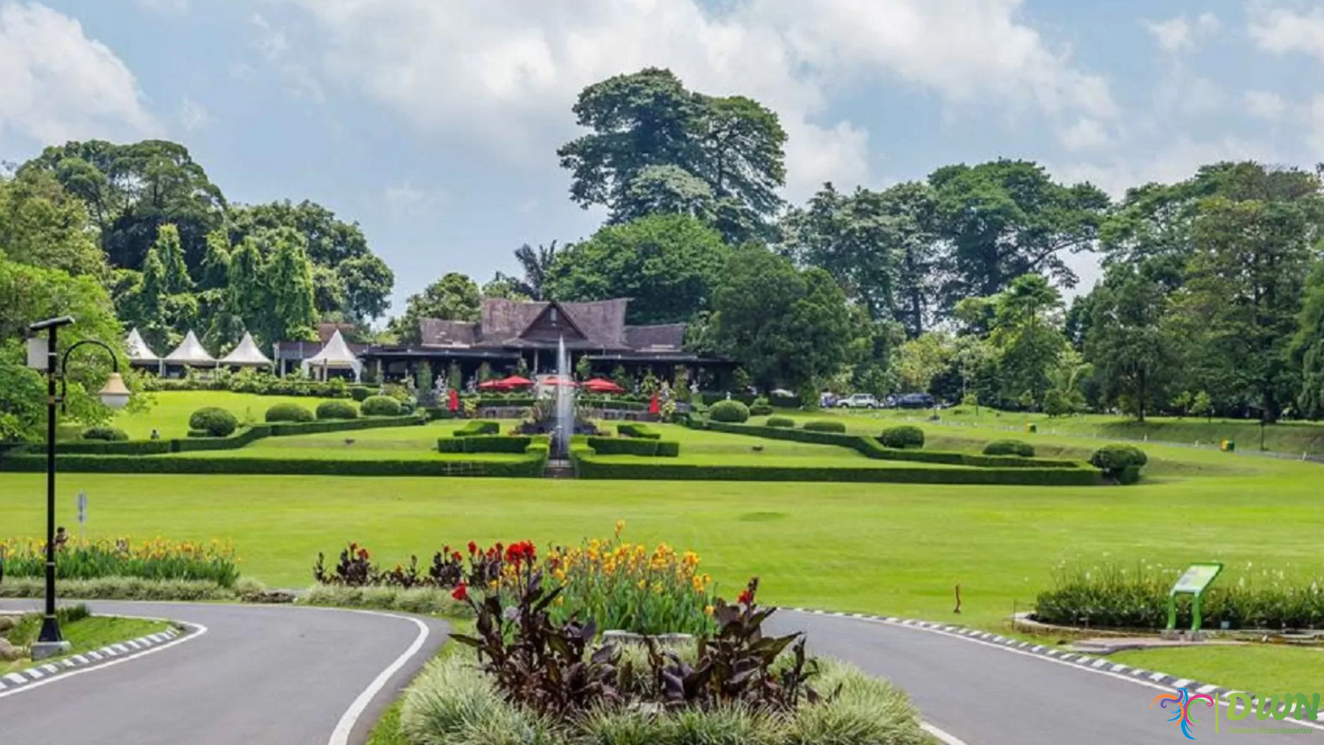 Kebun Raya Bogor: Menyatu dengan Alam dalam Suasana Sejuk