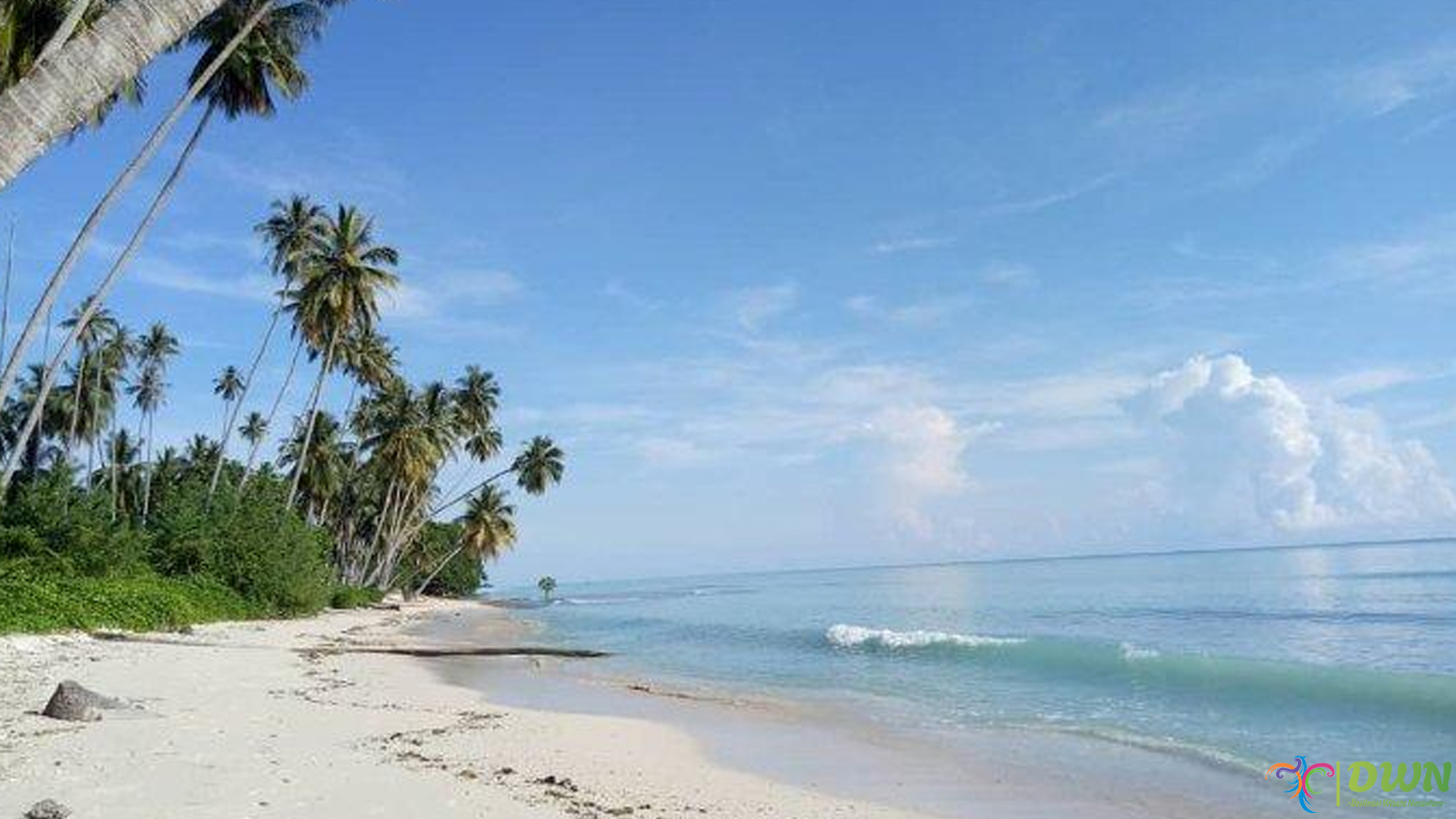 Pantai Biduk-Biduk: Harmoni Indah Ombak dan Pasir Putih