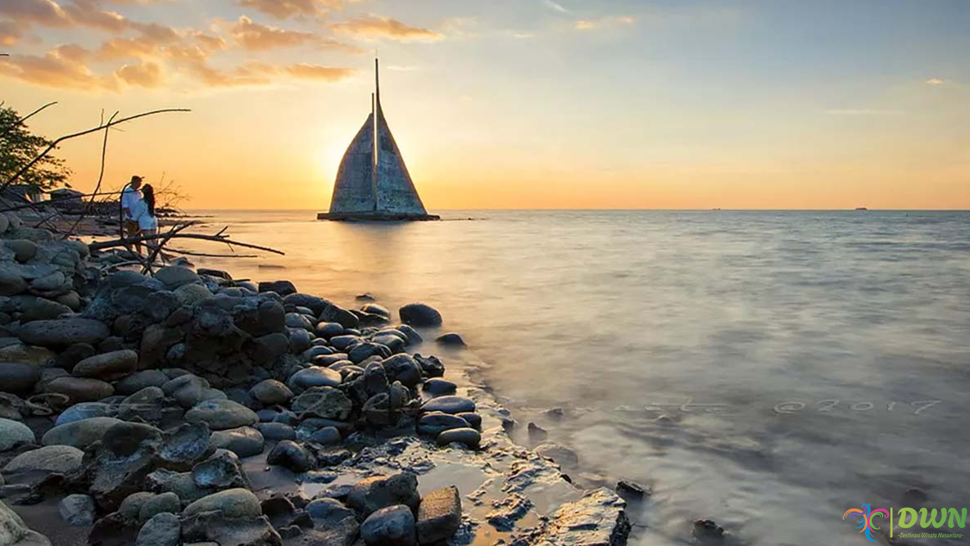 Menyusuri Pantai Tanjung Layar Putih, Spot Eksotis di Makassar