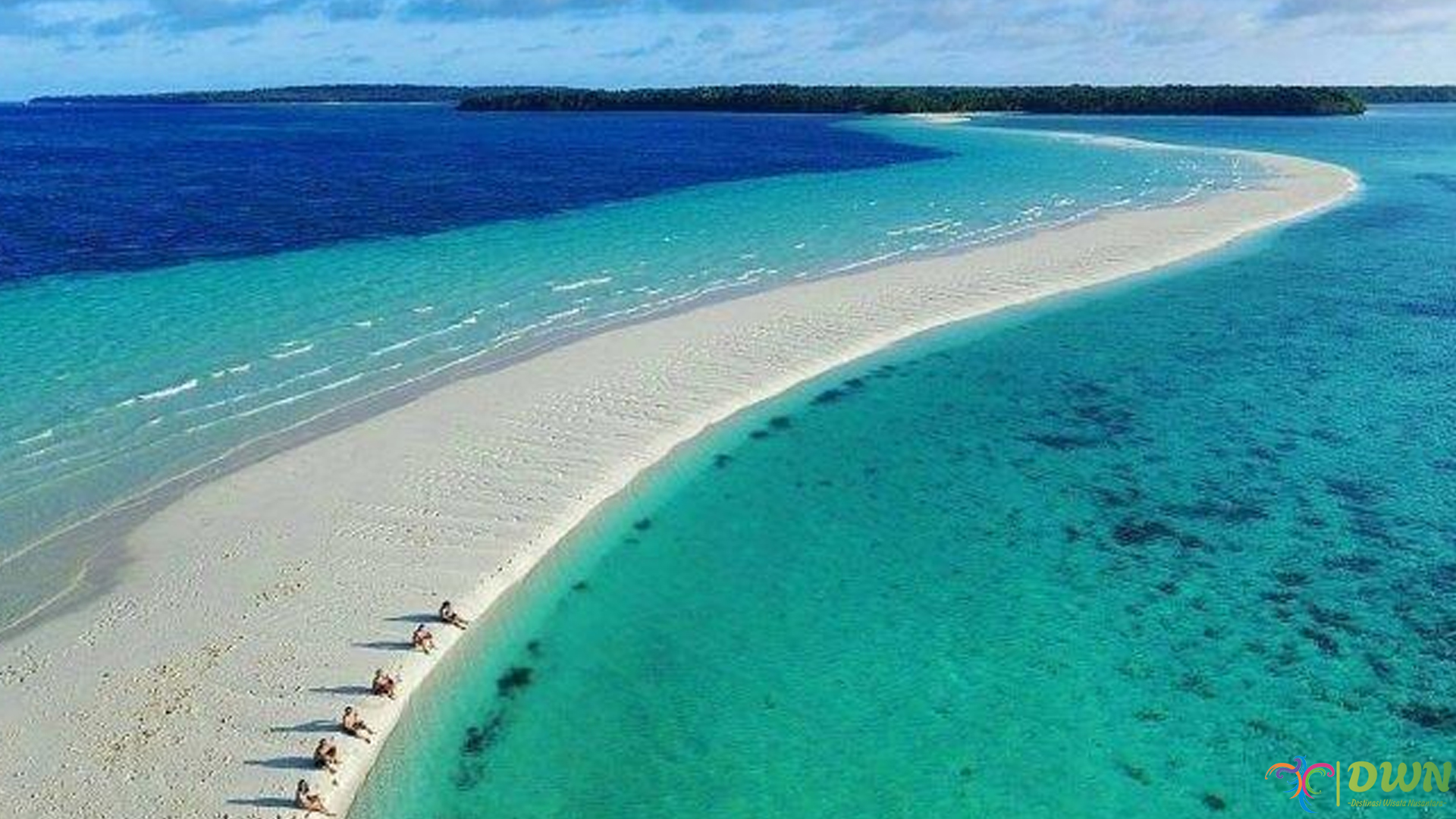 Melipir ke Pantai Ngurtavur, Tempat Damai di Ujung Timur