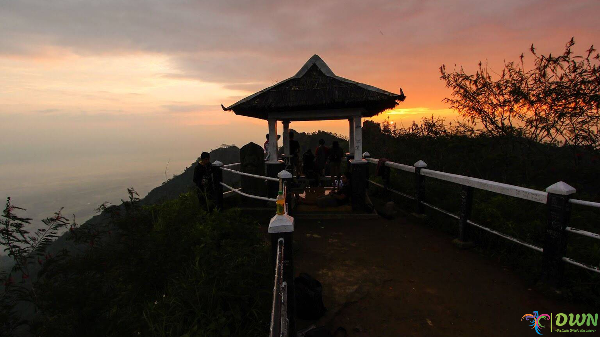 Jelajah Indah Puncak Suroloyo: Destinasi Favorit Lepas Penat
