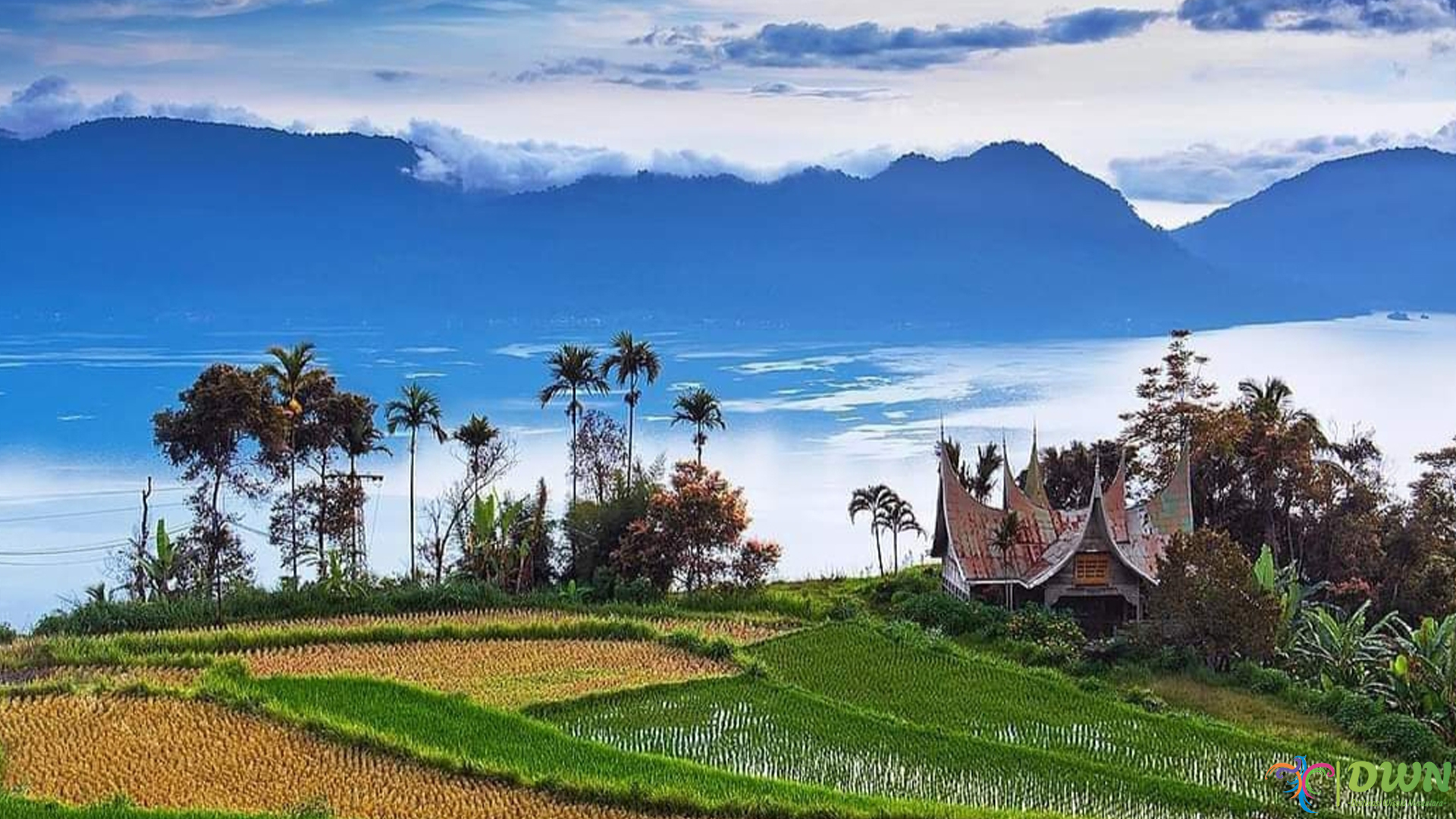 Danau Maninjau: Pesona Tenang di Pelukan Bukit Barisan