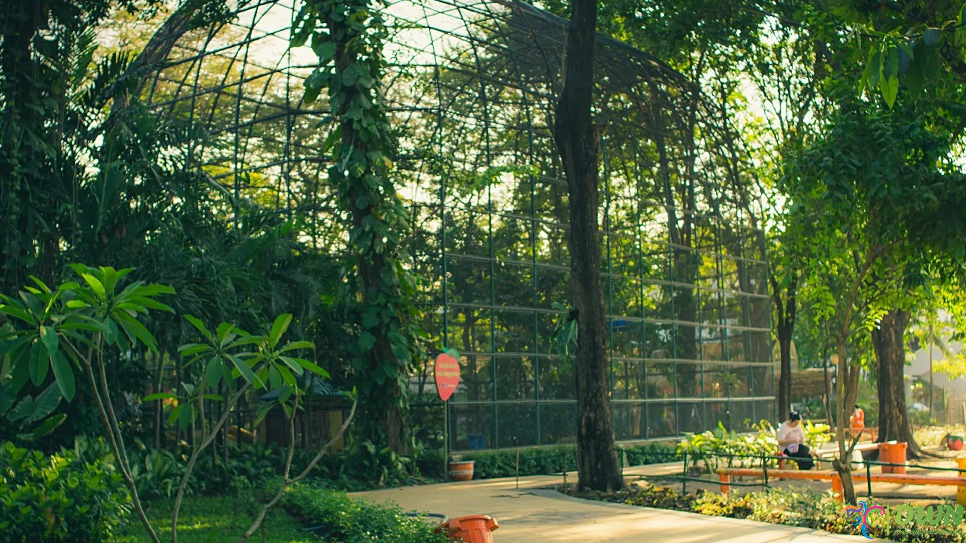 Taman Flora Bratang dan 3 Keindahan Alam yang Memikat Hati
