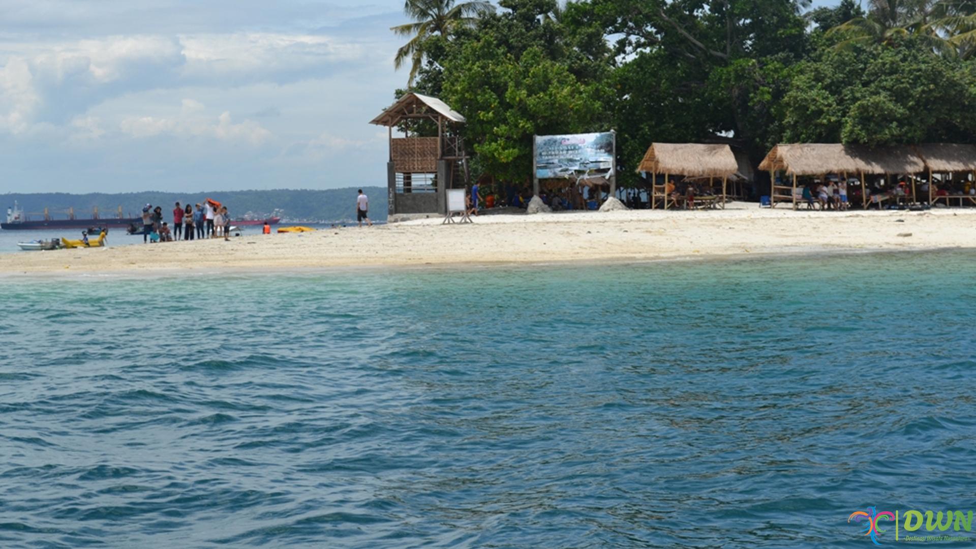 Rasakan Sensasi Pantai Mutun lewat 4 Momen Paling Berkesan
