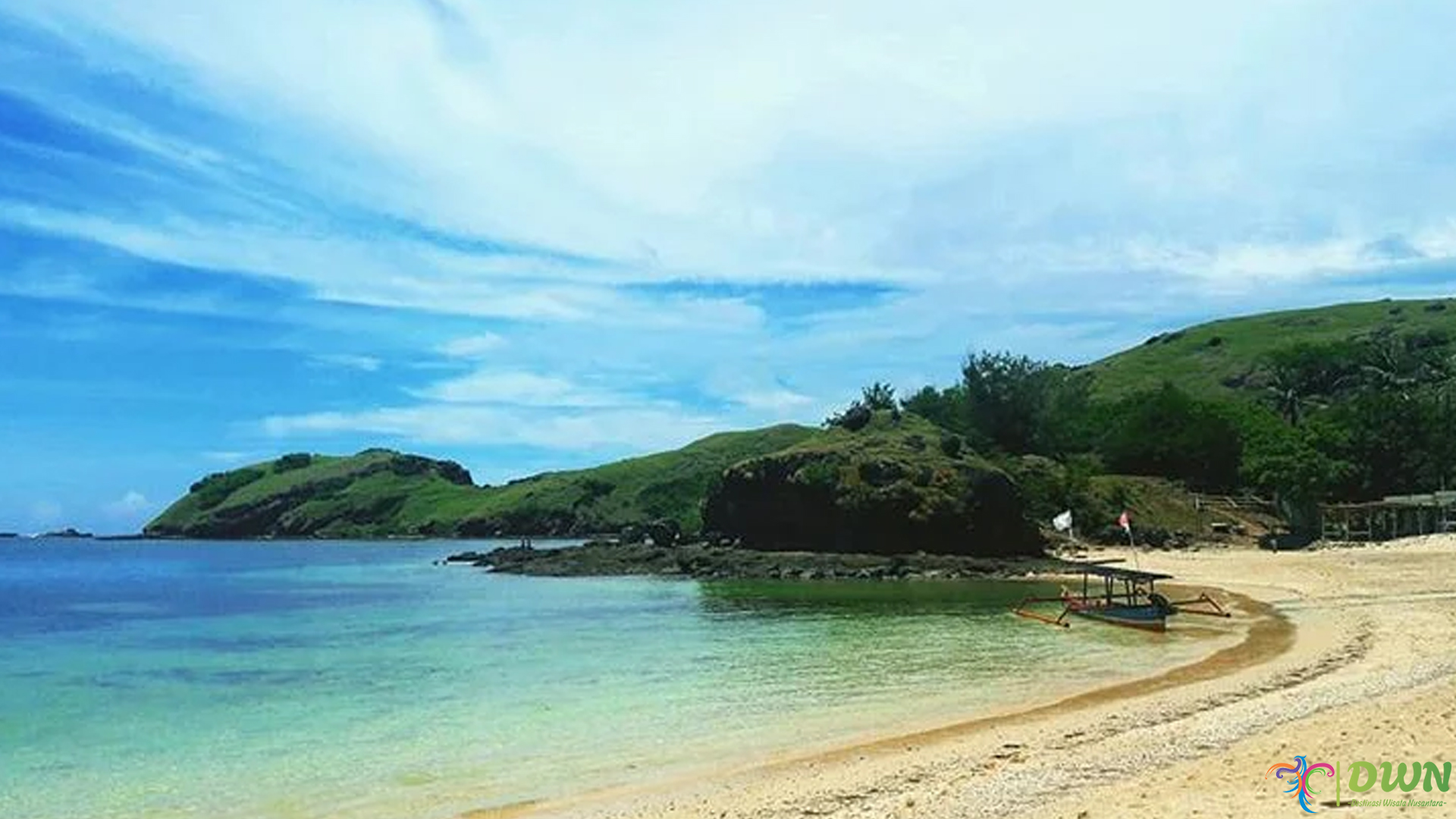 Pantai Tanjung Aan: 3 Keajaiban Alam yang Bikin Betah Lama