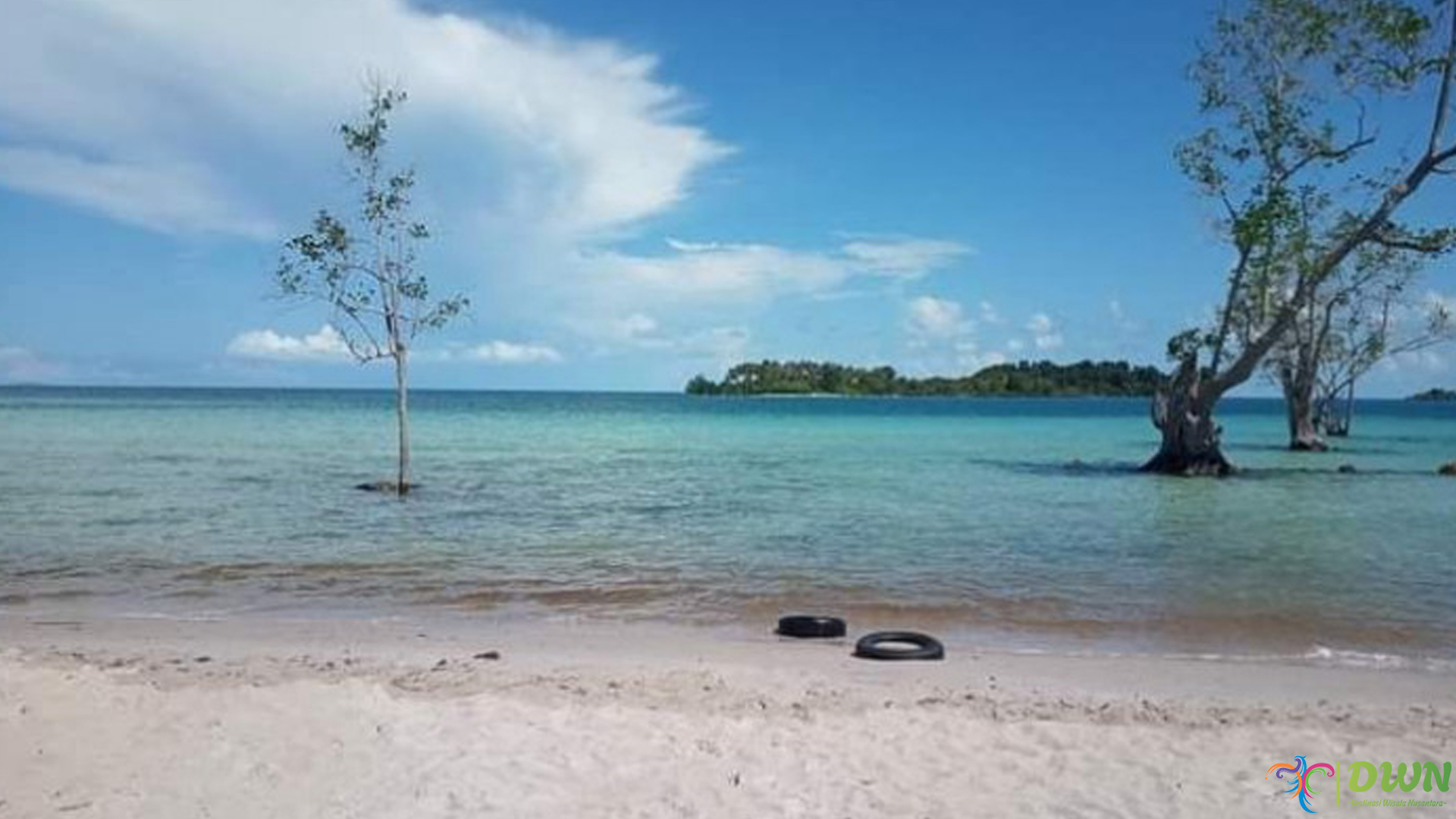Pesona Pantai Tanjung Keluang dan 3 Aktivitas Seru Wajib Coba