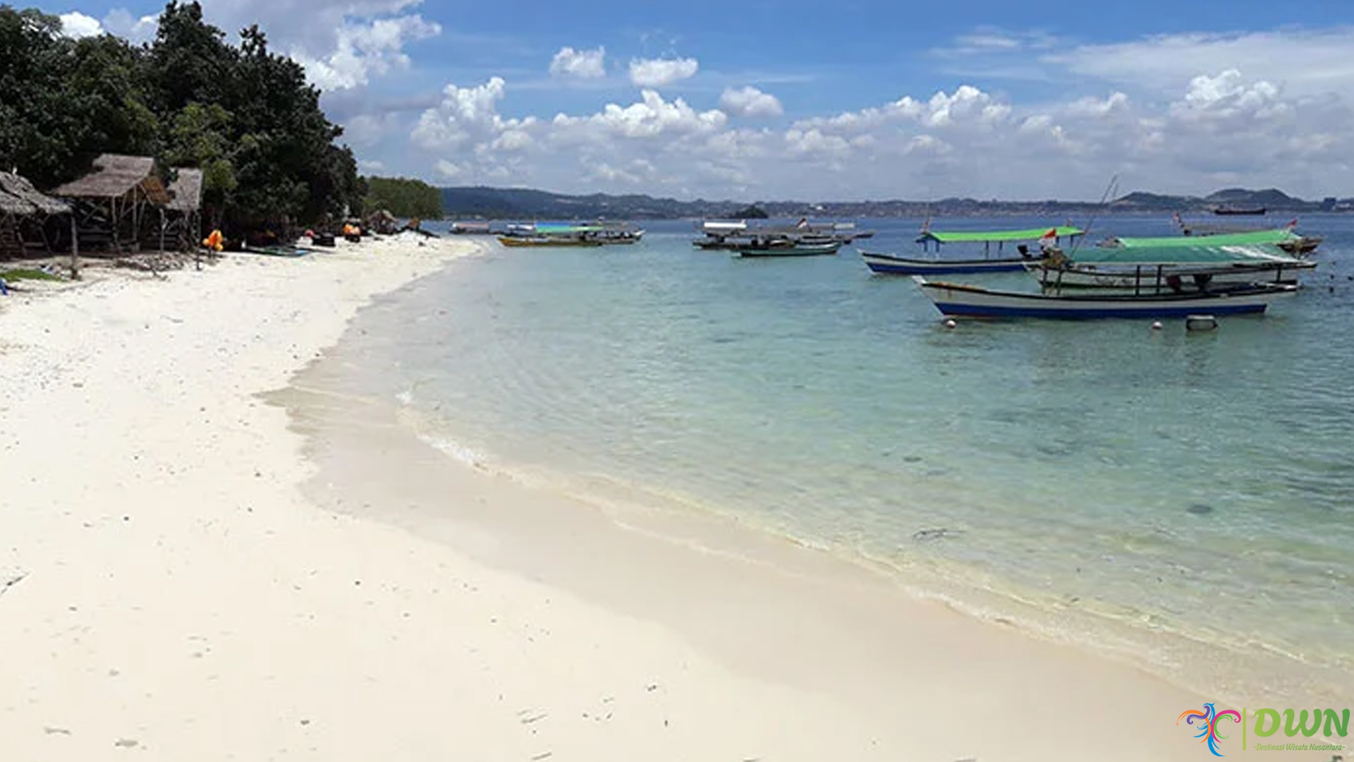 Rasakan Sensasi Pantai Mutun lewat 4 Momen Paling Berkesan