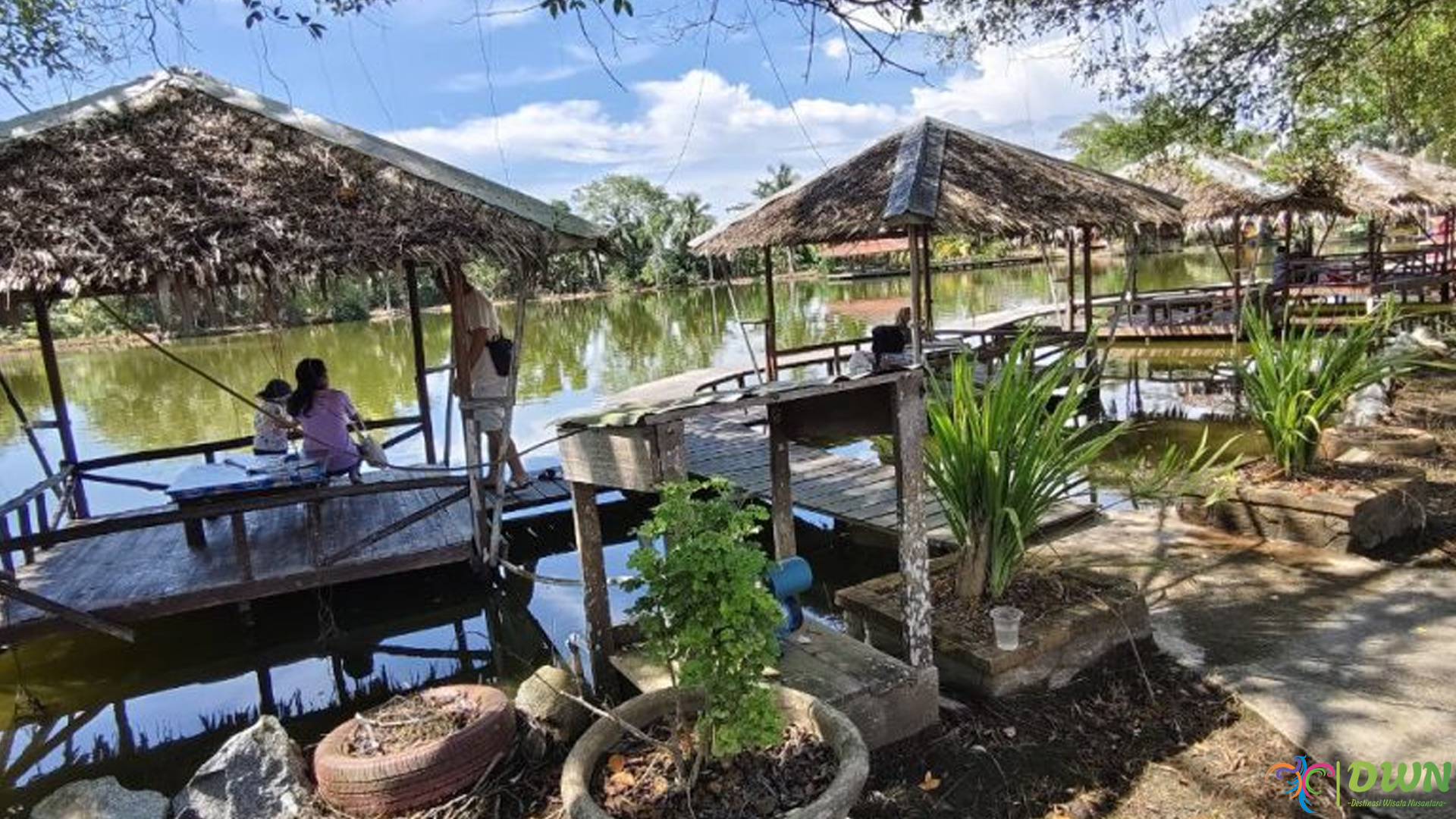 Santai di Pantai Jungkat & Resort dengan 4 Pilihan Penginapan