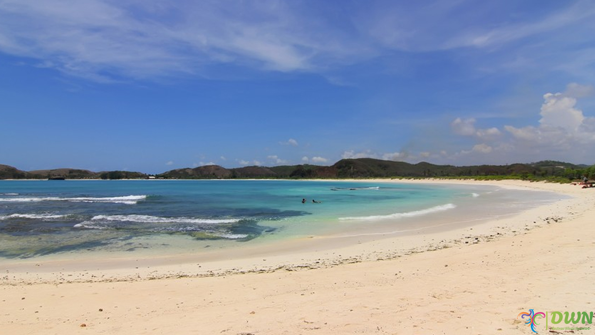 Pantai Tanjung Aan: 3 Keajaiban Alam yang Bikin Betah Lama