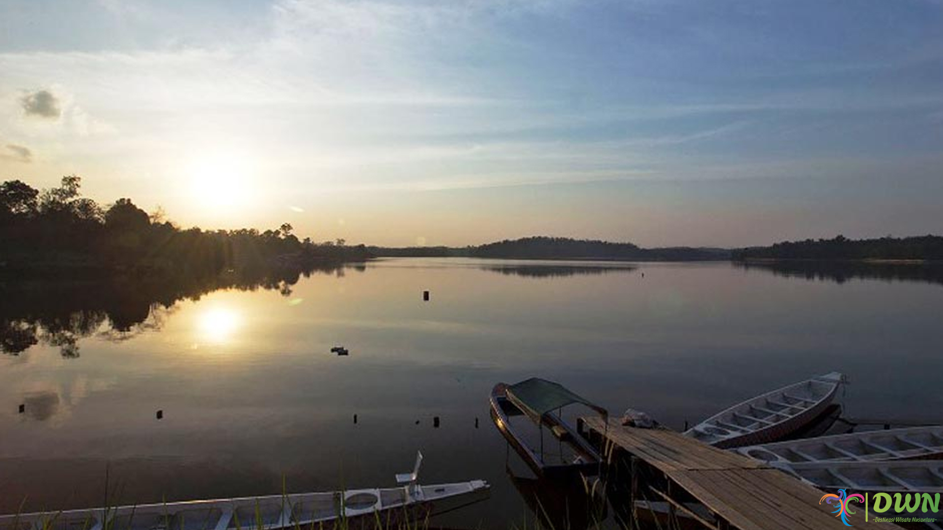 Danau Khayangan: 4 Keajaiban Alam Harus Disaksikan Langsung