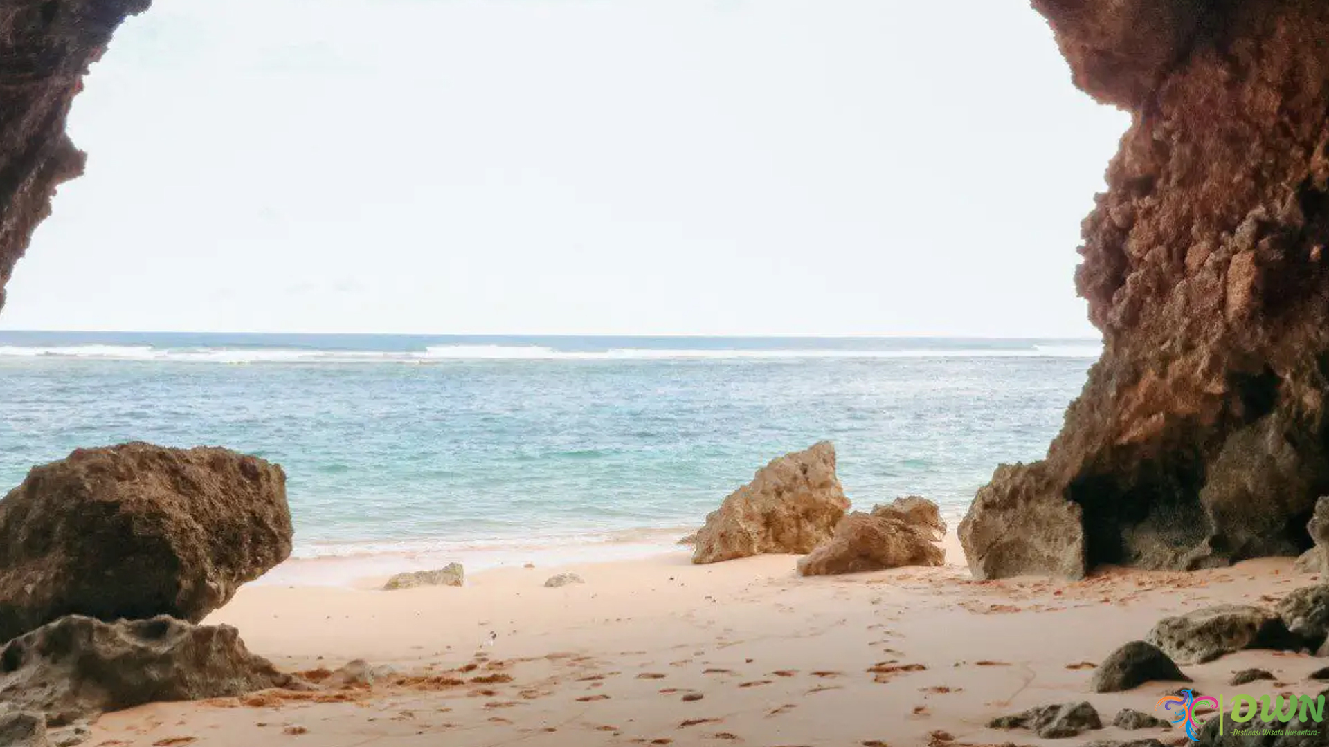 Pantai Gunung Payung dan 4 Pemandangan Sunset Terbaik
