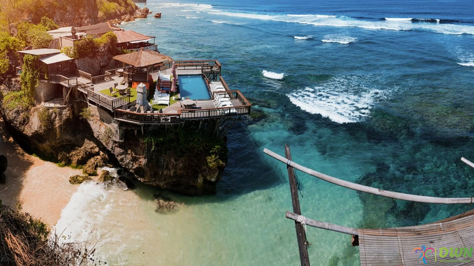 Pantai Suluban, 5 Hal Unik yang Bikin Wisatawan Terpesona
