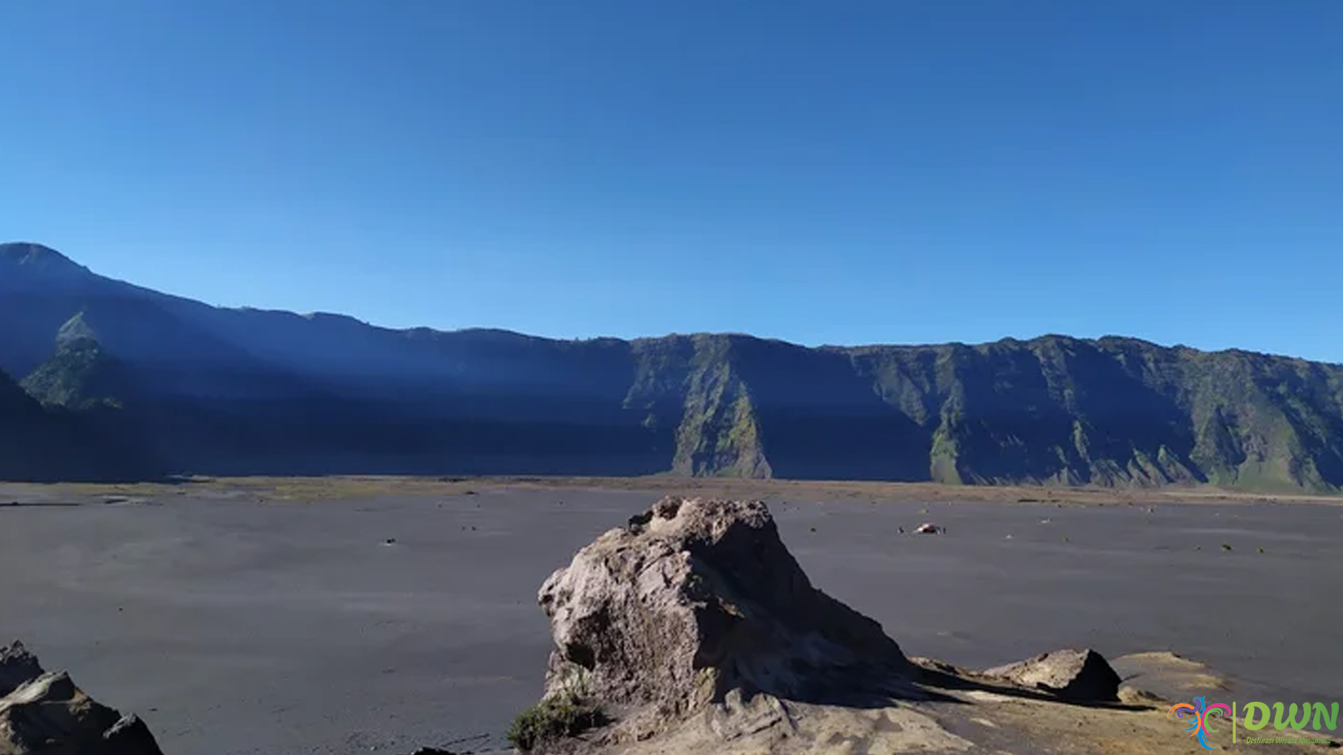 Pasir Berbisik: 5 Daya Tarik Alam Bikin Pengunjung Terpesona