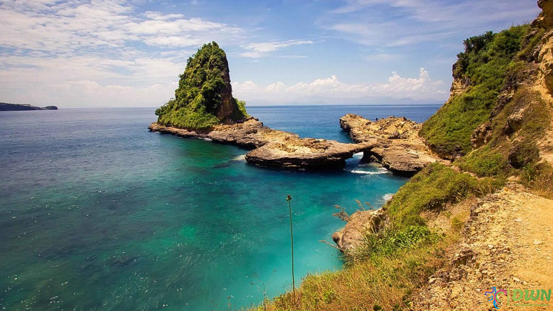 Pantai Tanjung Bloam Sajikan 5 Pemandangan Sunset Super Terindah