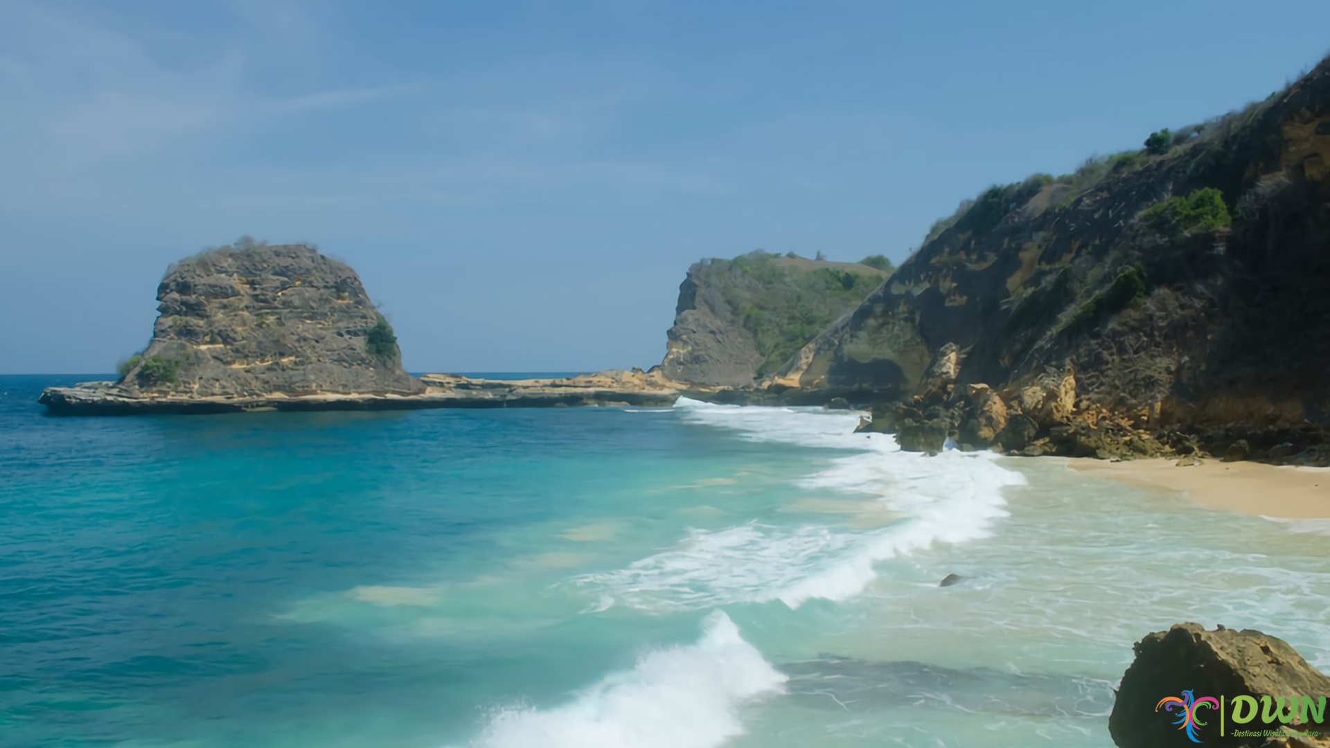 Pantai Tanjung Bloam Sajikan 5 Pemandangan Sunset Super Terindah
