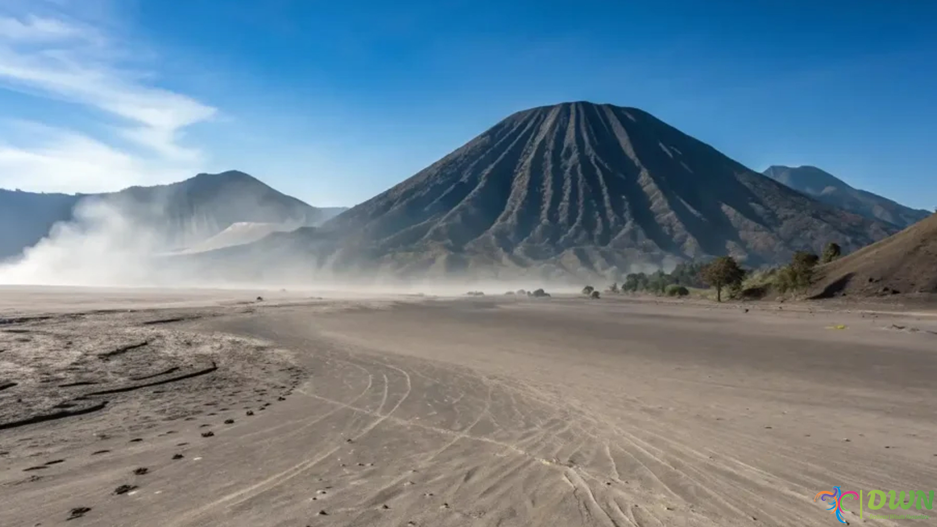 Pasir Berbisik: 5 Daya Tarik Alam Bikin Pengunjung Terpesona