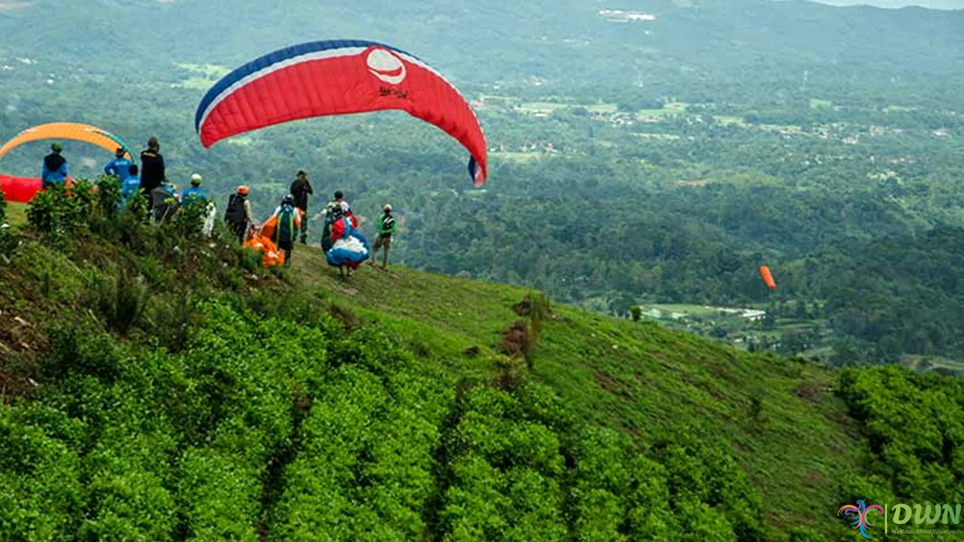 Bukit Santiong: 5 Spot Paling Epik Buat Foto Keren dan Viral