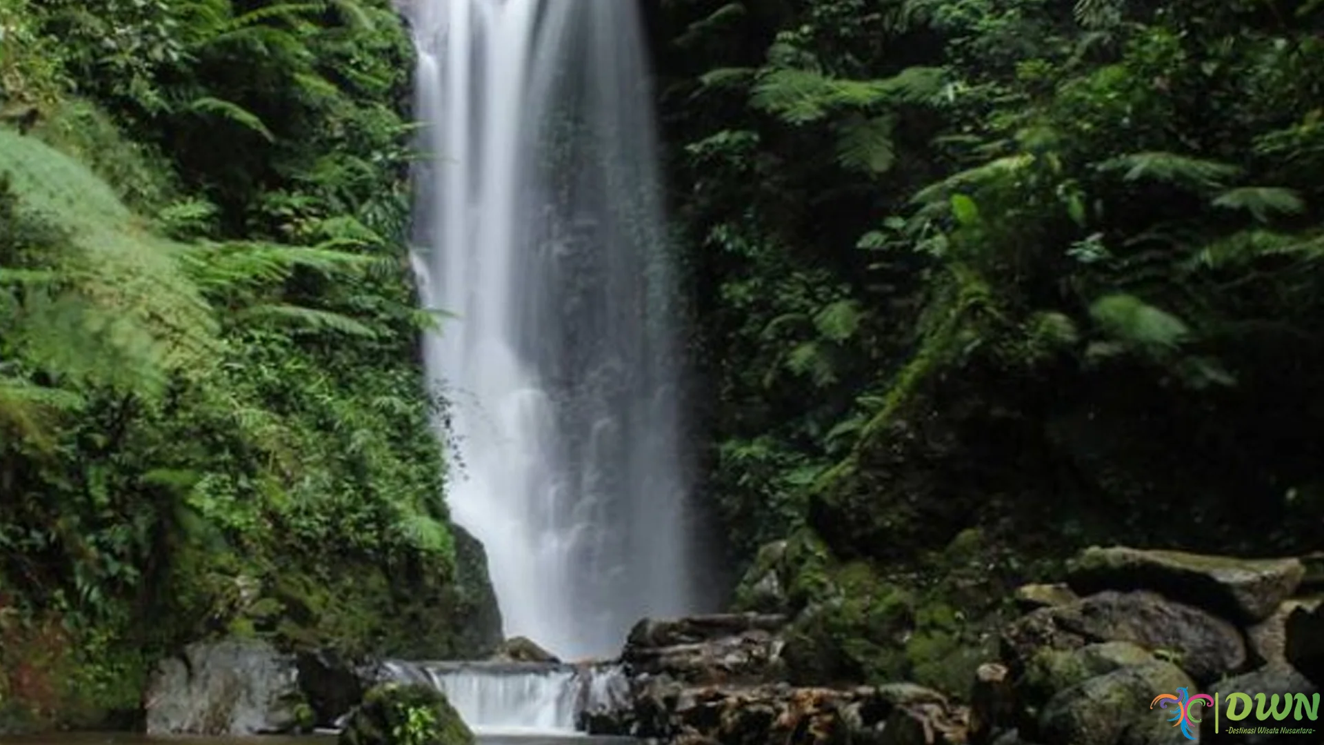 Lo Gak Bakal Nyangka, 5 Spot Sunset di Curug Sadim yang Dahsyat