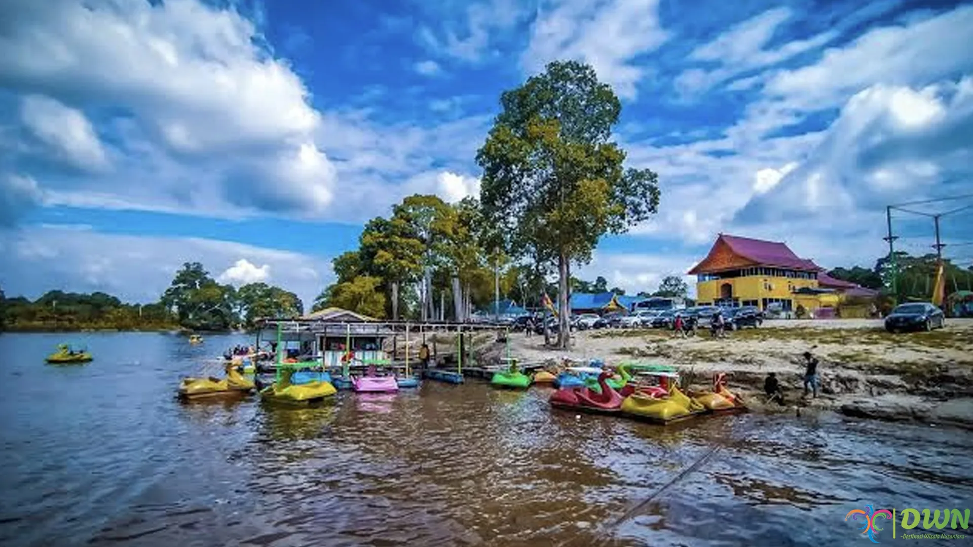 Danau Tajwid: 5 Keindahan Alam yang Wajib Kamu Jelajahi