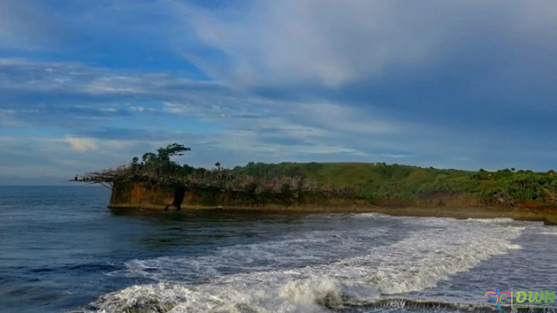 Pantai Cicaladi Dalam 5 Keindahan Alam yang Nyegerin Mata