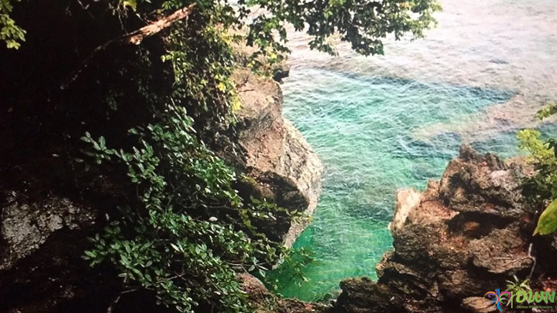 5 Daya Tarik Pantai Waisamar Liliboi yang Membuatnya Memikat