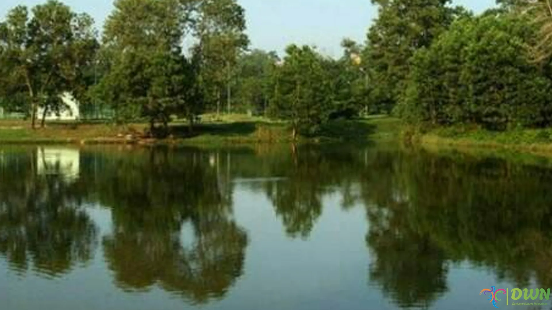 Danau Tajwid: 5 Keindahan Alam yang Wajib Kamu Jelajahi