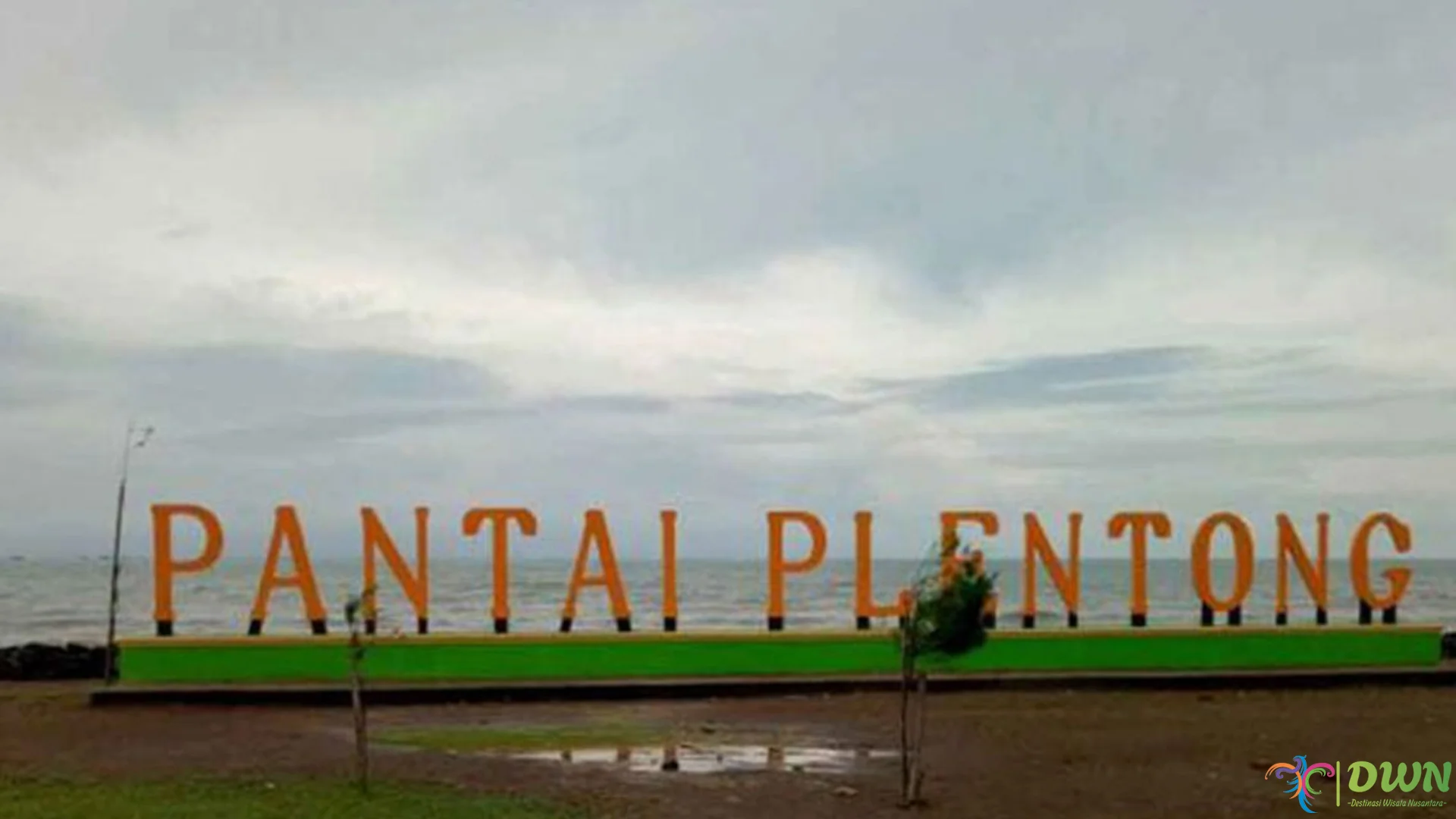 5 Alasan Pantai Plentong Jadi Destinasi Lokal Favorit Pekan Akhir