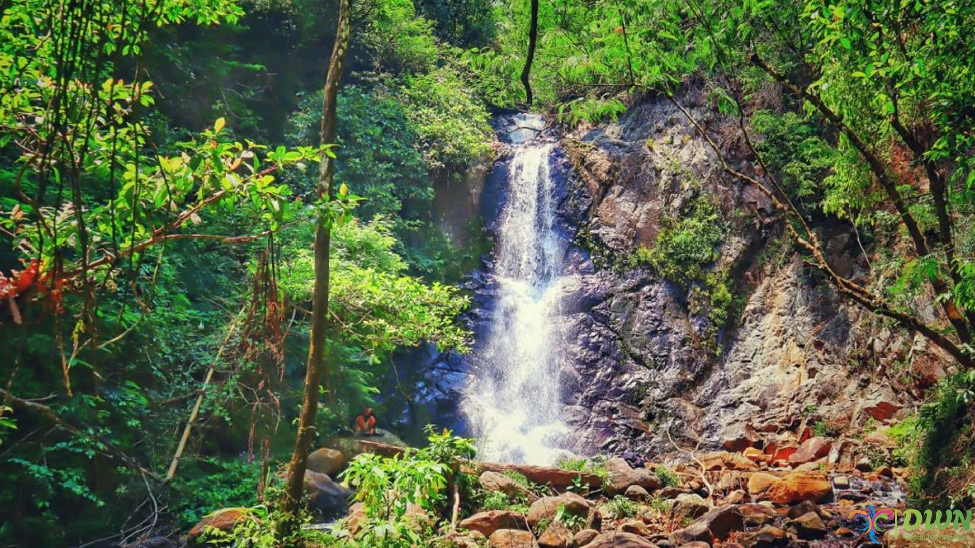 Wisata Bumi Pertiwi Curug Cikaruncang: 4 Aktivitas Unik Bersama Keluarga