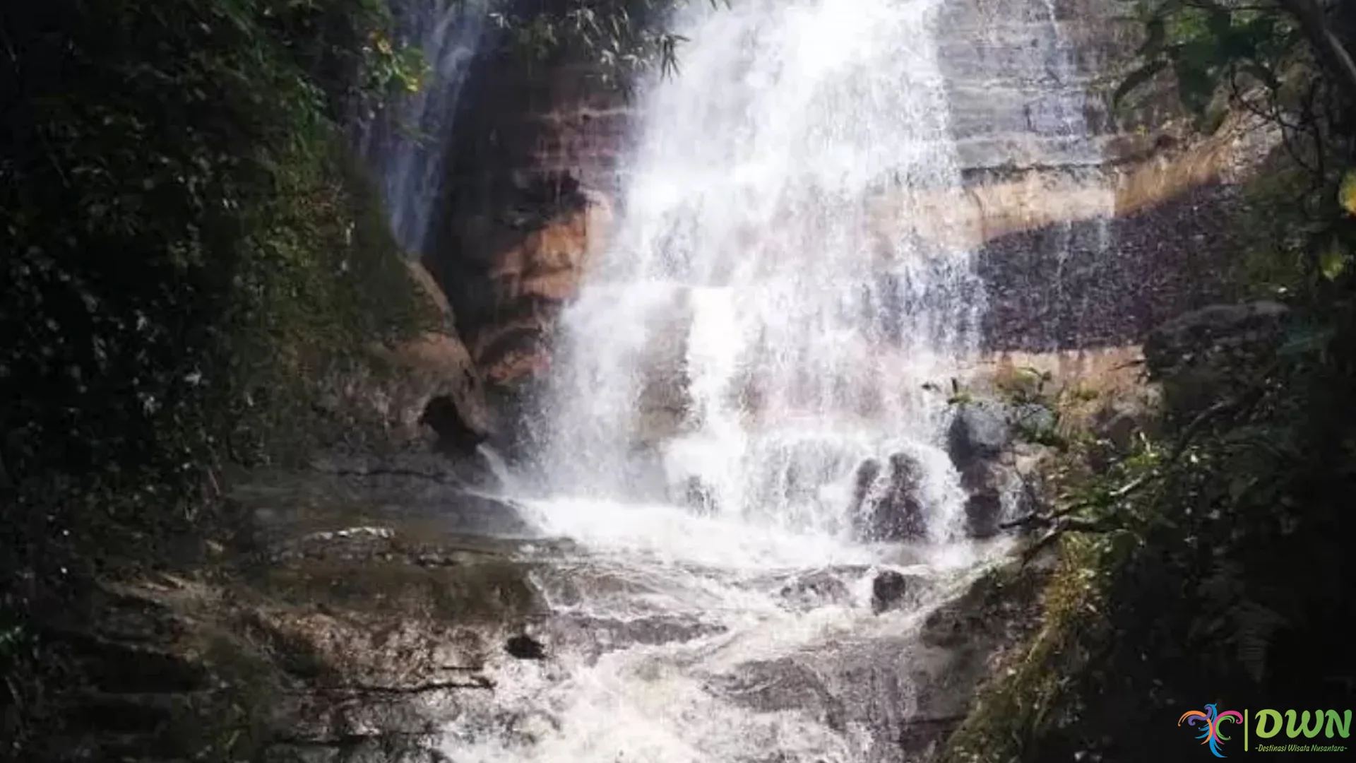 Curug Cilaga Punya Kolam Alami 4 Meter Dalam, Spot Selfie Tanpa Antri
