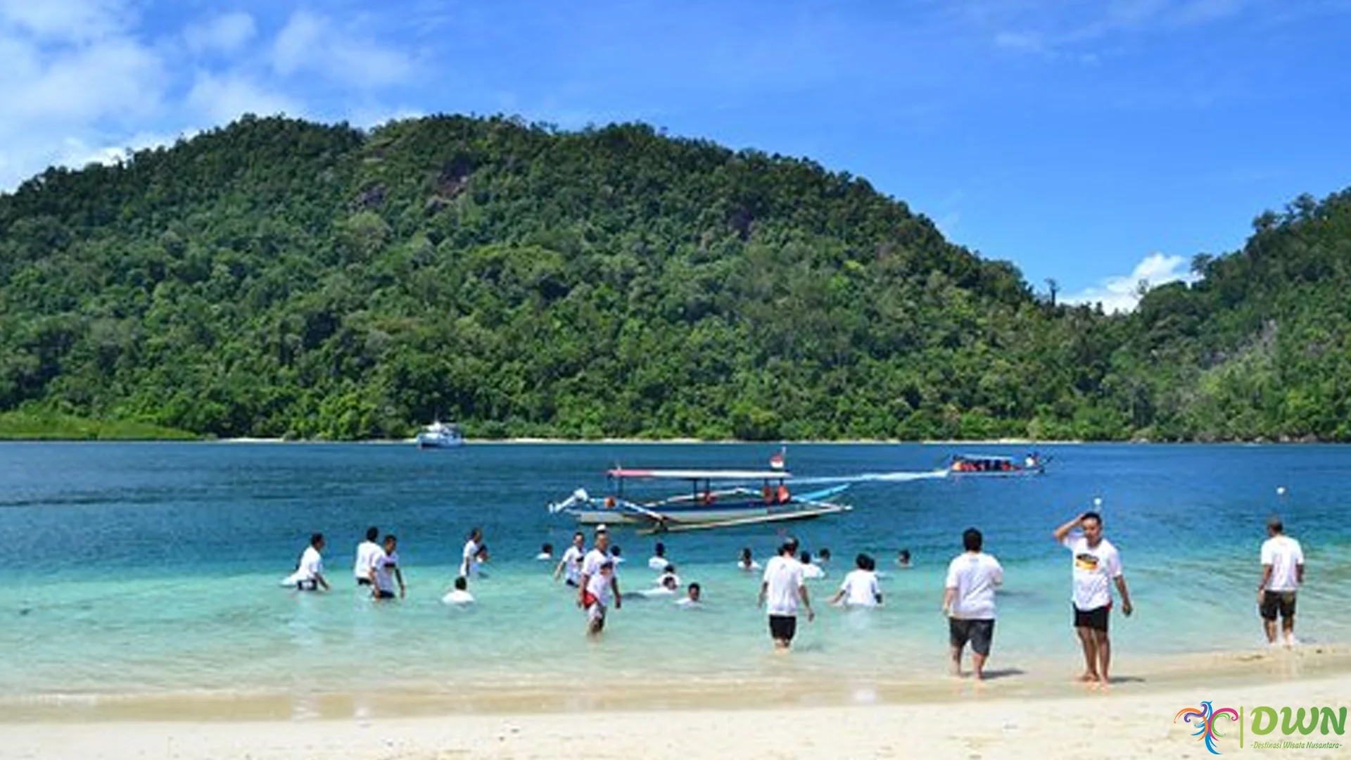 Jalan Kaki Keliling Pulau Pasumpahan , Ini 4 Bonus Foto Epik di Sumbar