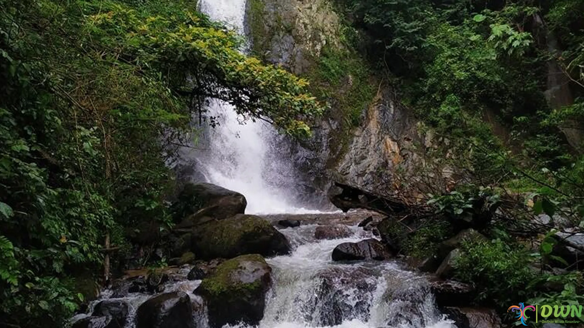 Wisata Bumi Pertiwi Curug Cikaruncang: 4 Aktivitas Unik Bersama Keluarga
