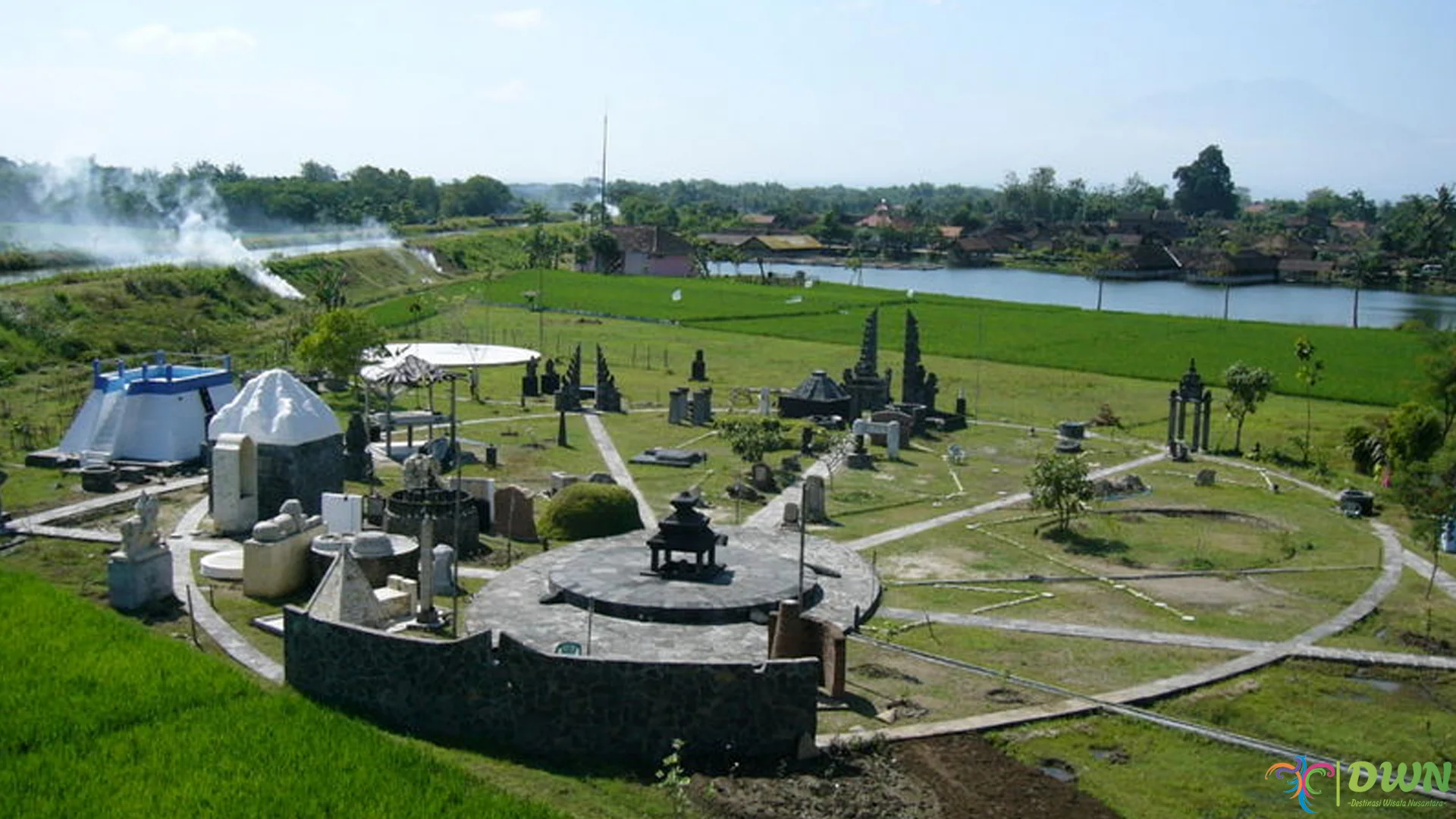 Wisata Spiritual Pura Sahasra Adhi dengan 10 Patung Dewa Raksasa