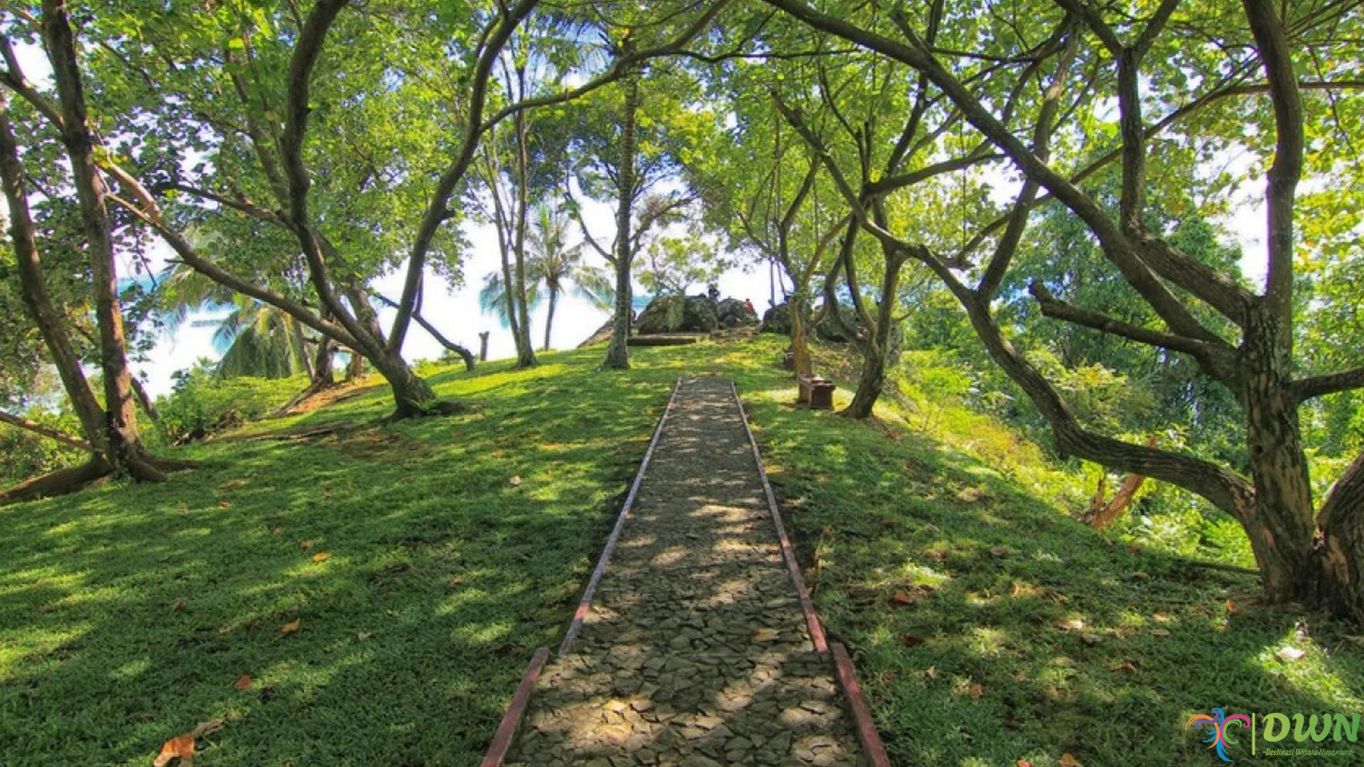 5 Alasan Mengapa Taman Siti Nurbaya Jadi Spot Wajib di Padang