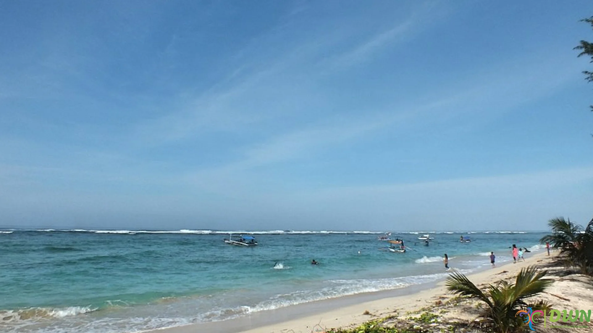 5 Keunikan Pantai Laguna yang Membuatnya Layak Dikunjungi