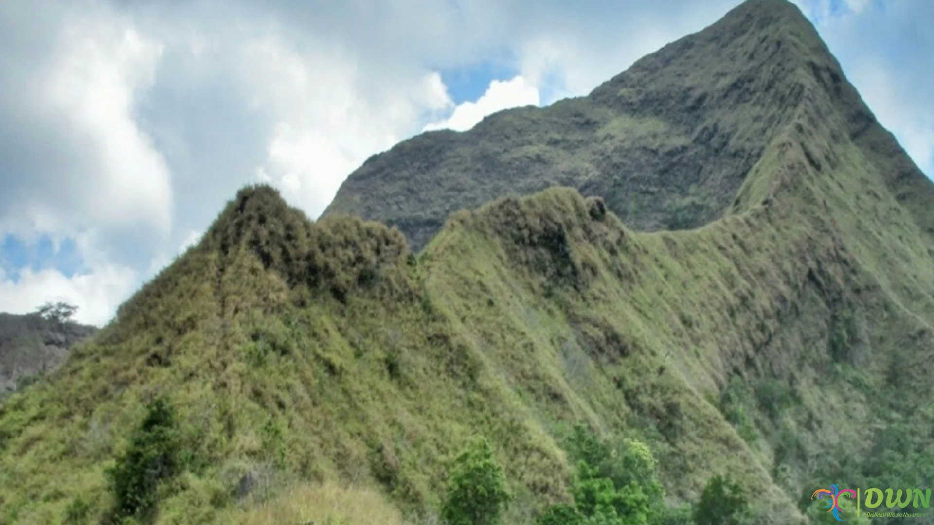 4 Keindahan Alam Di Puncak Gunung Piramid Yang Membuat Kagum