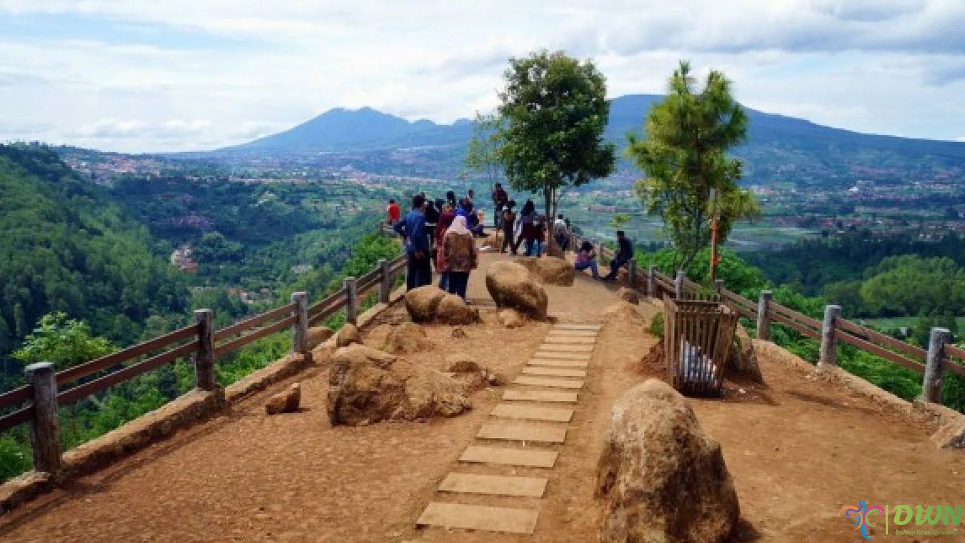 5 Hal Menarik Tentang Tebing Karaton Yang Membuatnya Populer