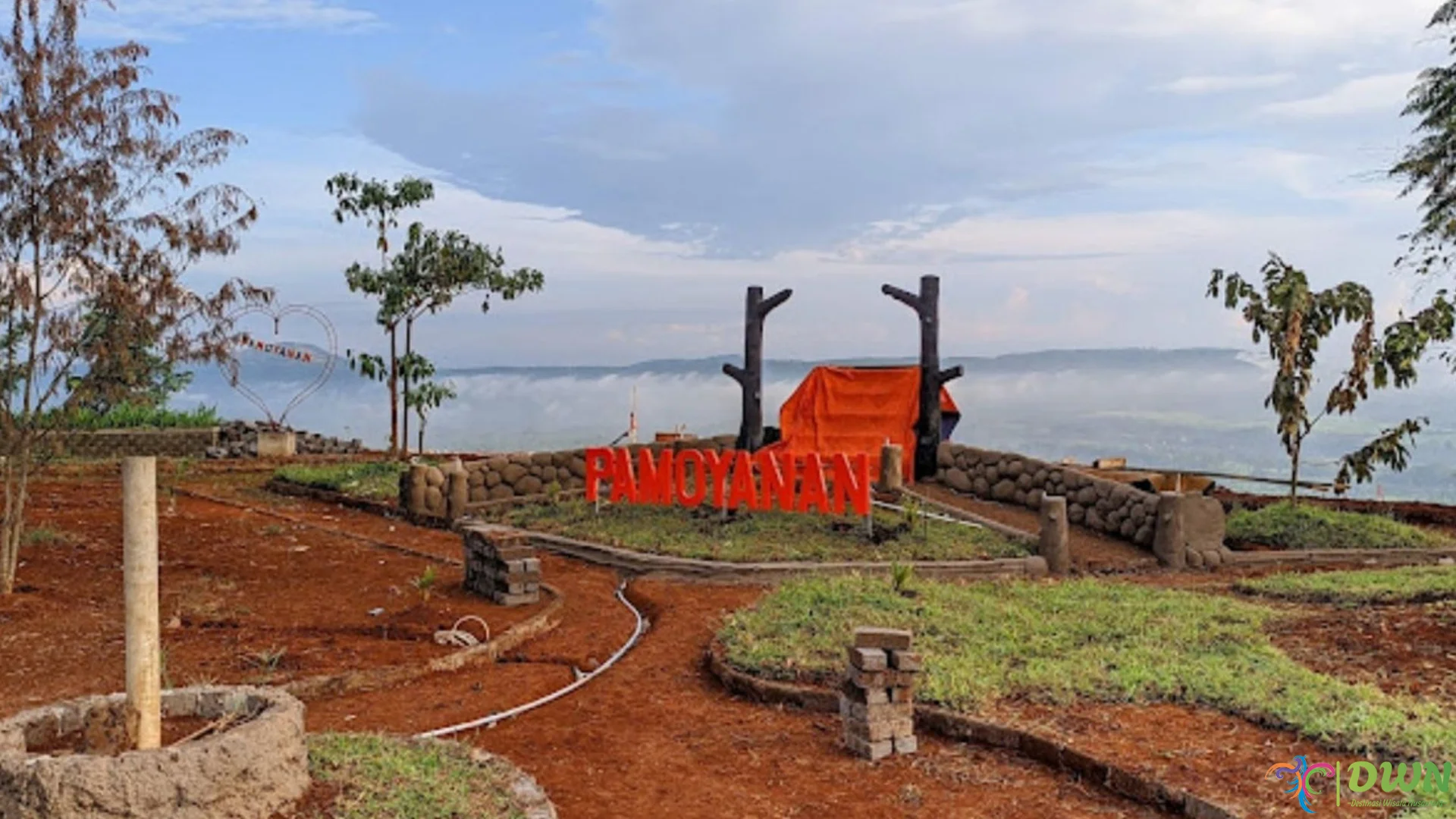 5 Alasan Bukit Pamoyanan Jadi Destinasi Unik Untuk Wisata Alam