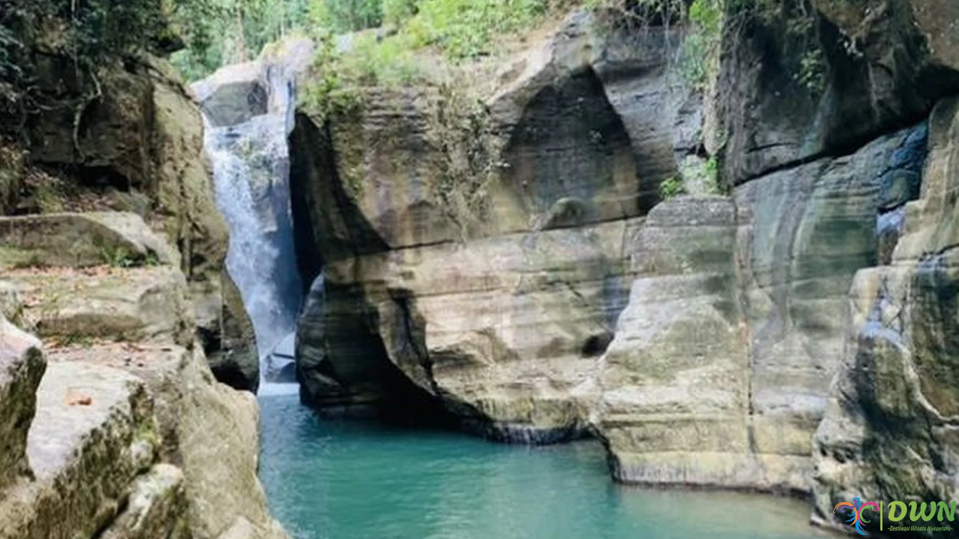 Cunca Wulang Tampilkan 3 Keindahan Asli Alam Paling Fotogenik