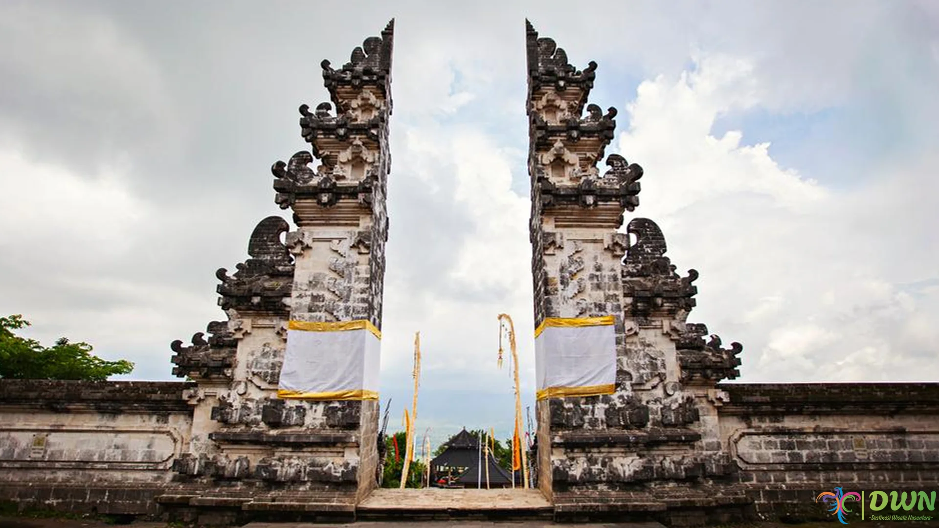 5 Spot Wisata Pura Sakenan Yang Wajib Dikunjungi Saat Berlibur