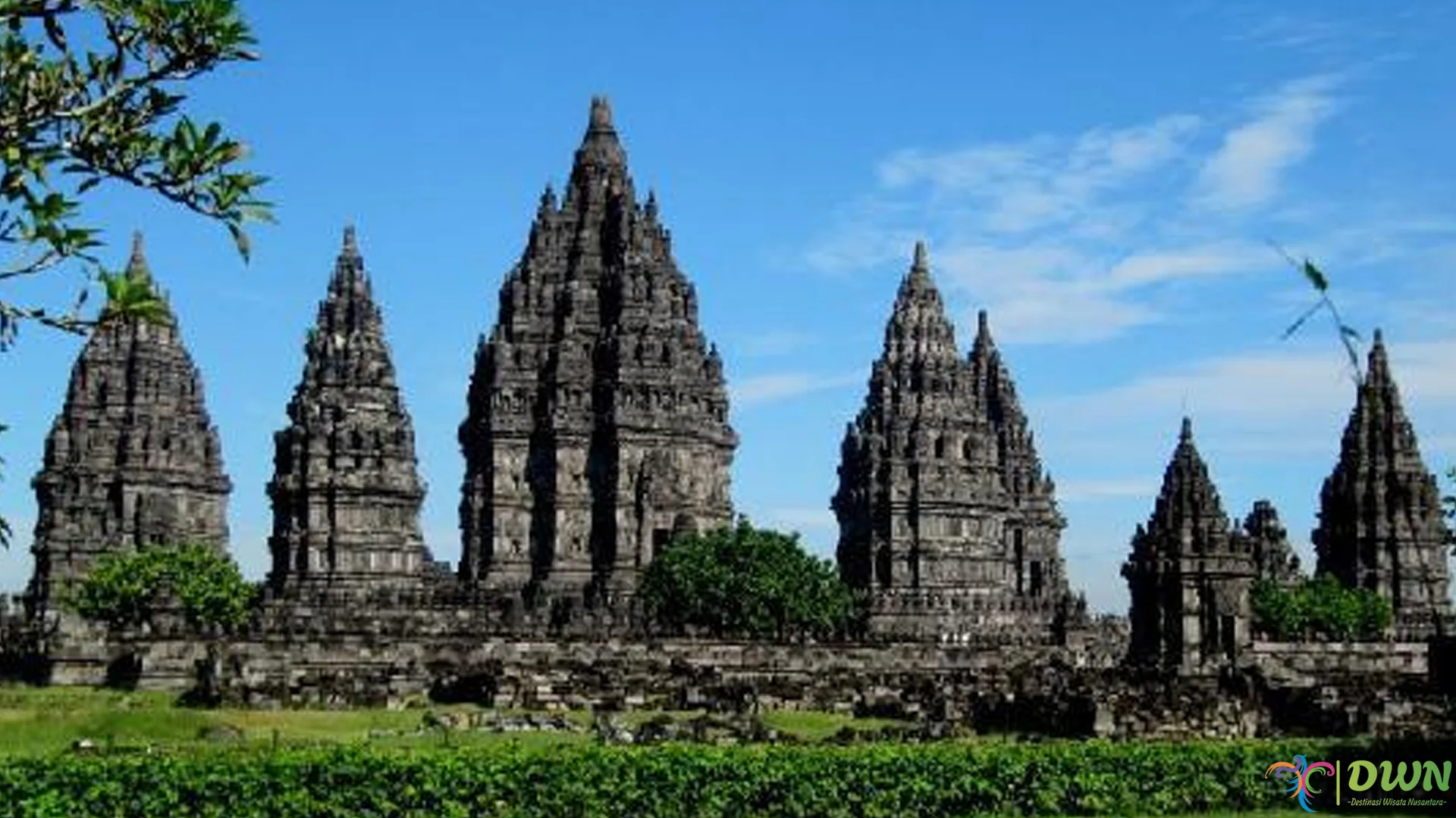 Wisata Candi Prambanan Tawarkan 5 Pesona Sejarah yang Menakjubkan