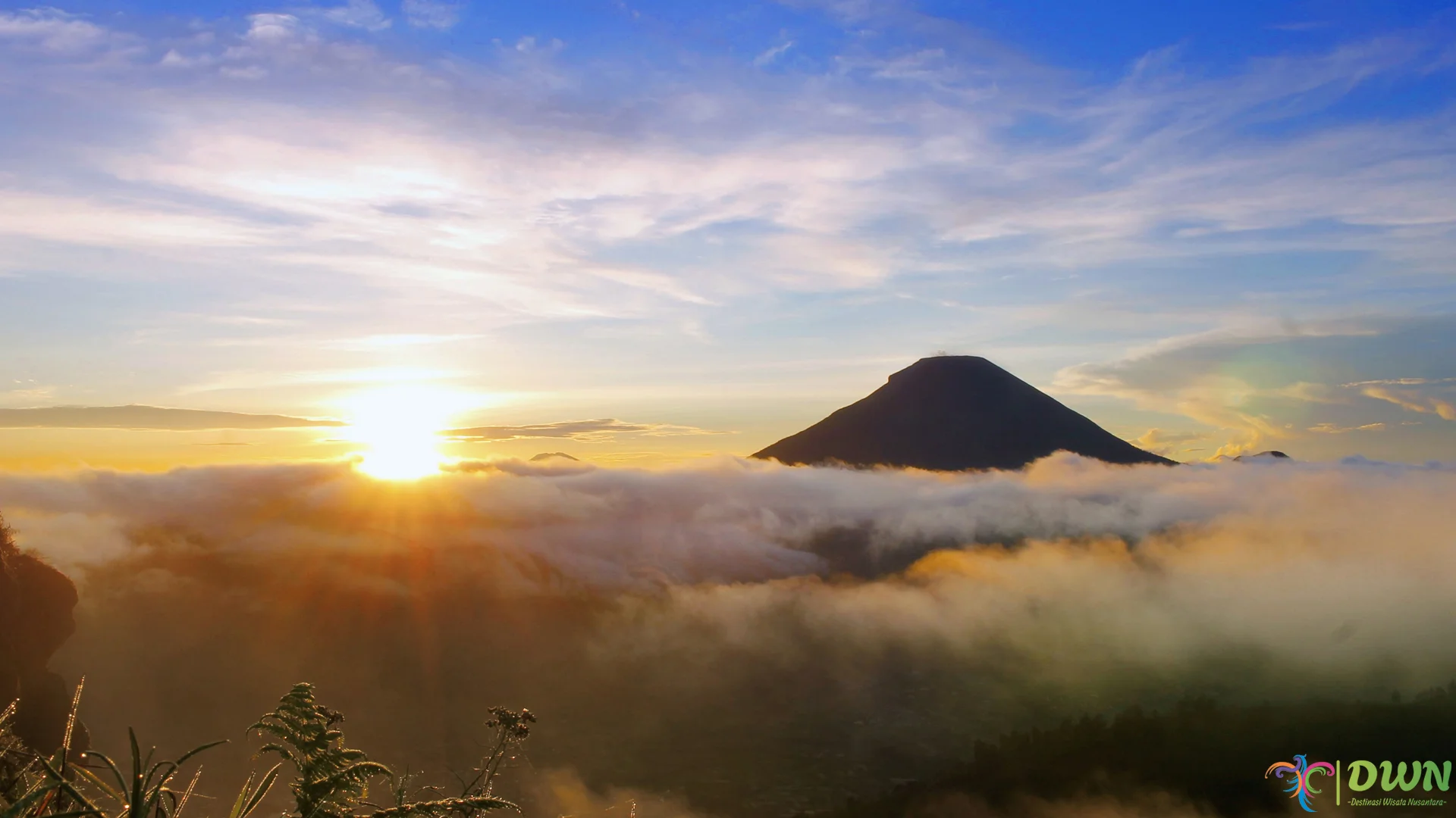 5 Keindahan Wisata Bukit Sikunir yang Bisa Memukau Semua Pendaki