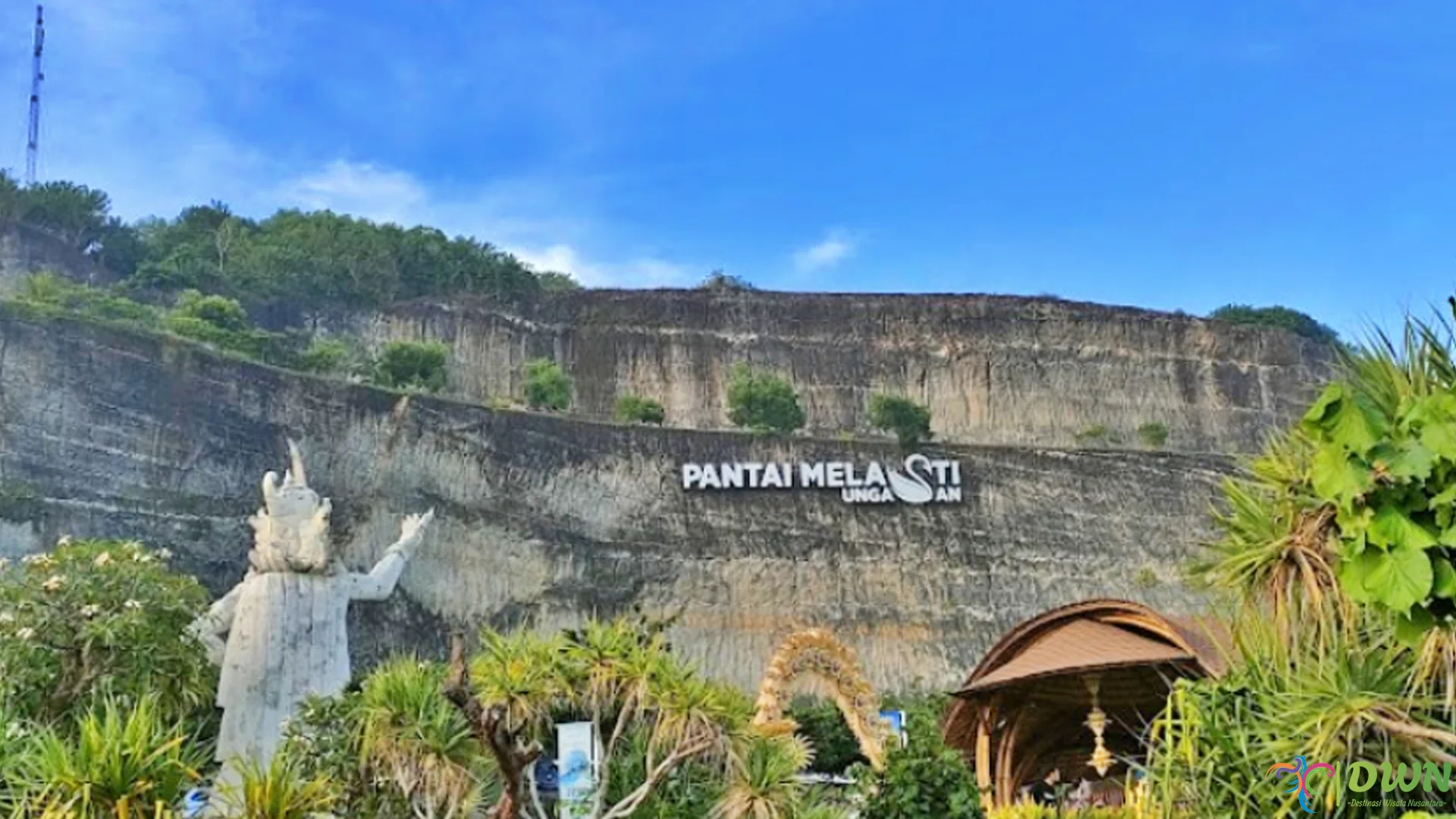 4 Bukti Pantai Melasti Ungasan Cocok Asli Untuk Liburan Keluarga