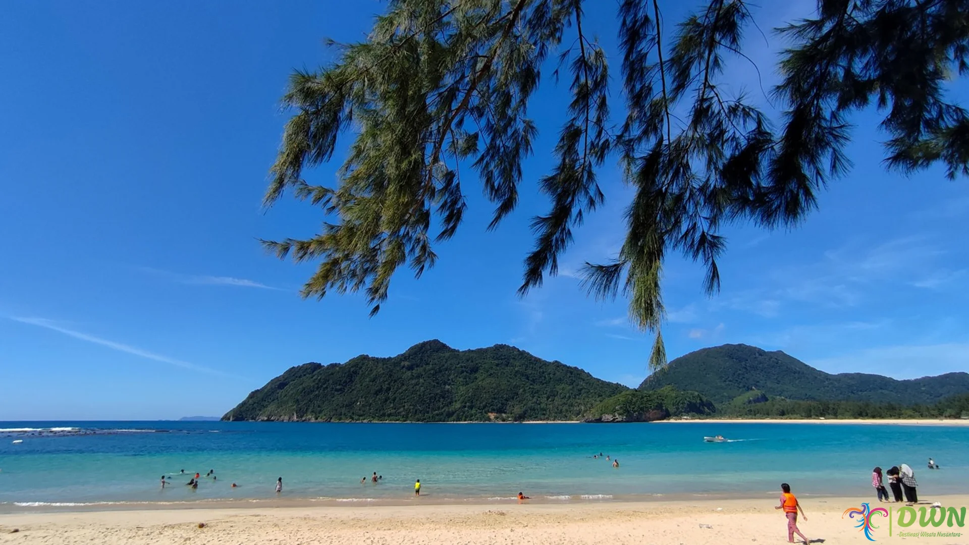 Wisata Pantai Lampuuk Dengan 5 Spot Sunset Paling Indah di Aceh