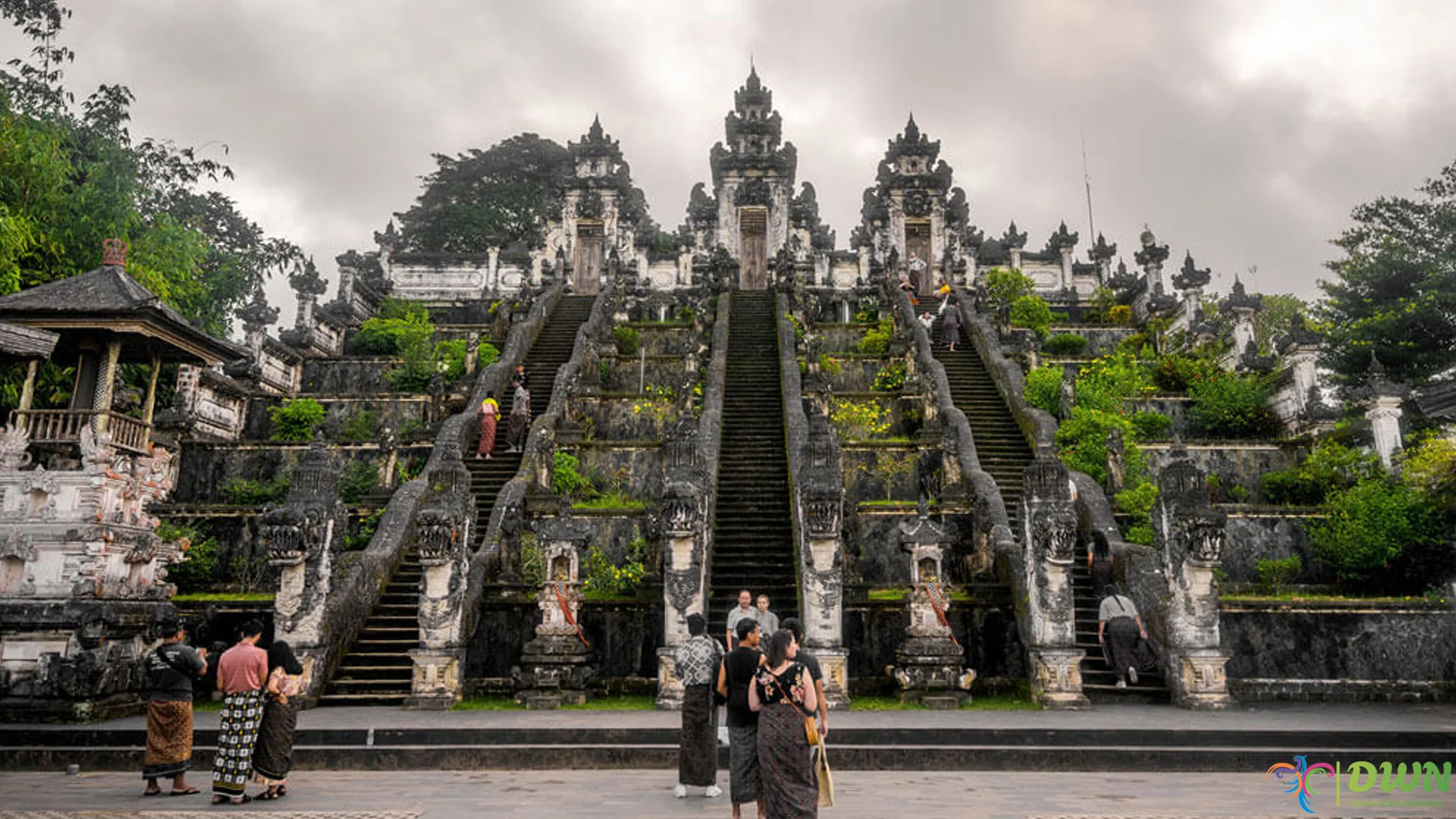 4 Makna Spiritual Di Balik Keindahan Asli Pura Lempuyang