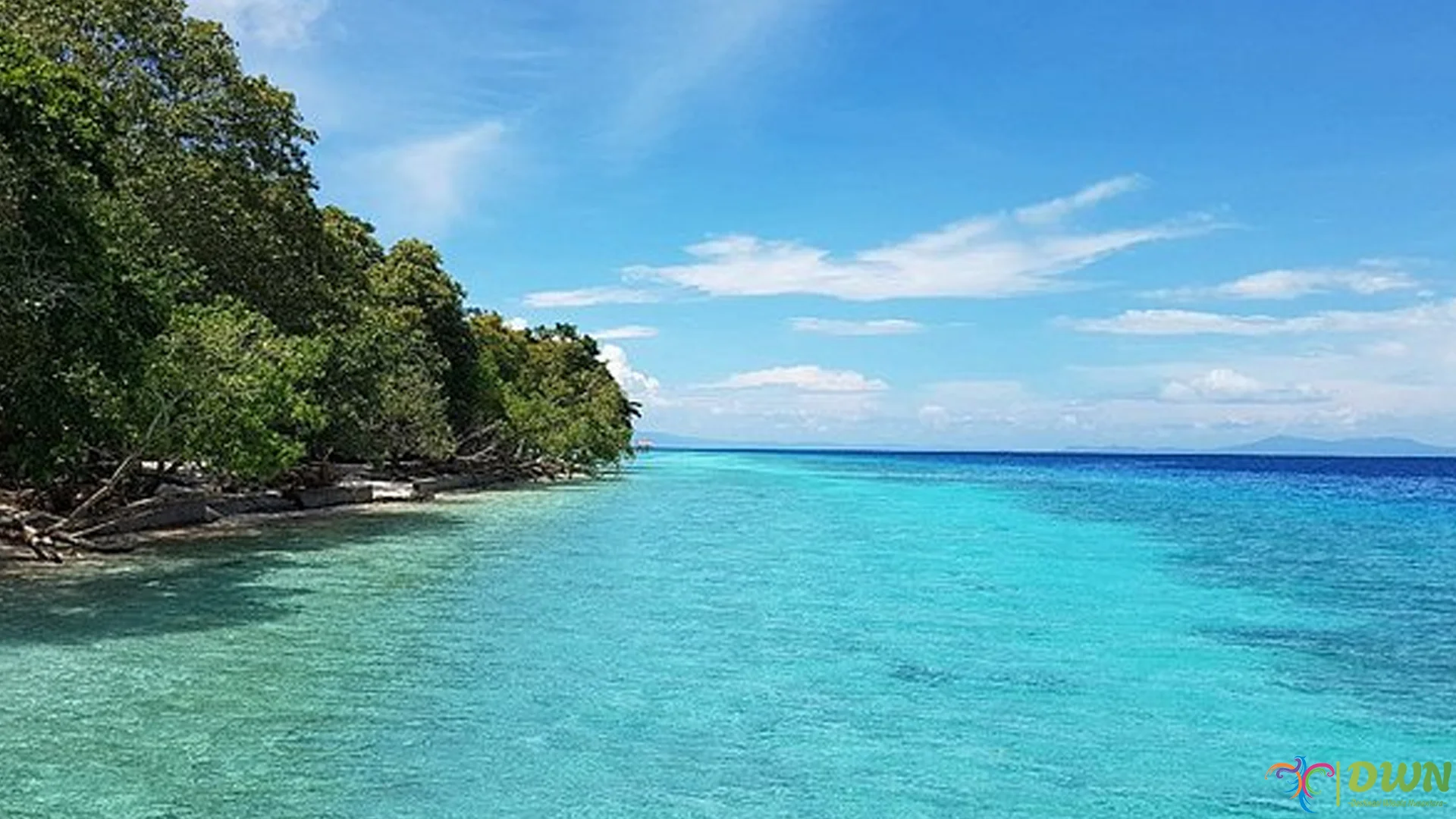 Pulau Molana 2 Warna Air Laut Biru dan Hijau Sekaligus Asli
