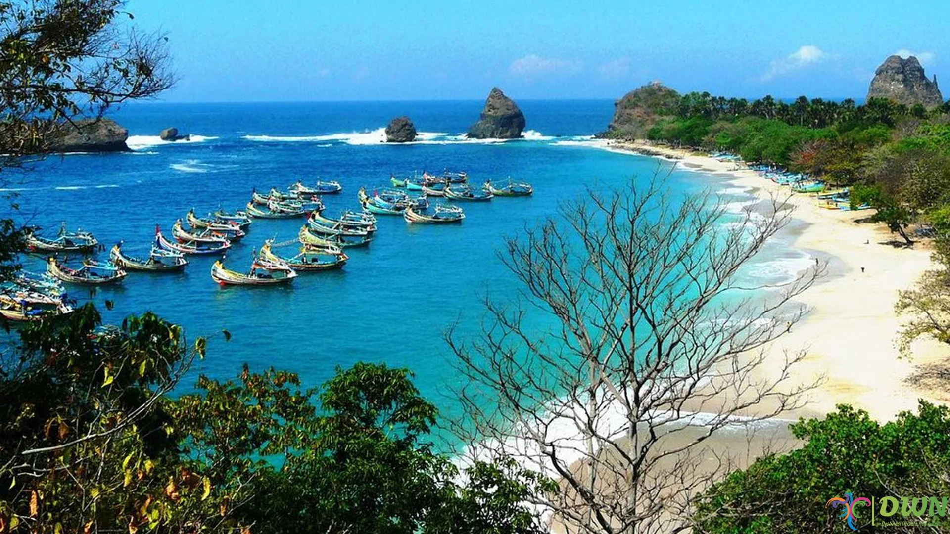 Waktu Terbaik ke Pantai Papuma 3 Jam Sebelum Senja